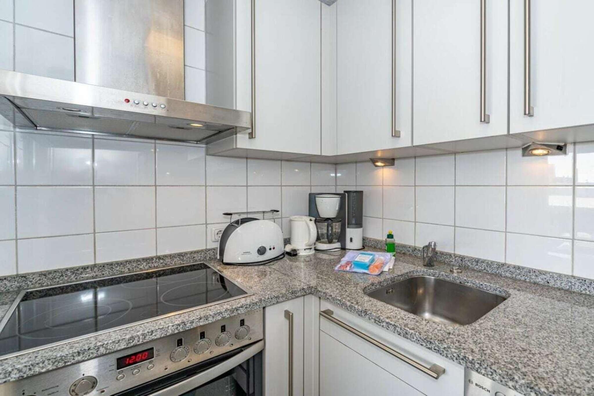 Apartment 36, Haus Dünenburg, sleeps 2.
This 2-room apartment is located on the 4th floor, with a south-facing balcony.
Kitchen
Fitted kitchen
Dishwasher
4-burner ceramic hob
Oven
Living/dining room
Cable TV
Wi-Fi and flat-rate German landline included (no guarantee)
Stereo/CD
DVD
Balcony
Bedroom
Shower room
Garage number 36 in front of the house
Note: For shorter booking periods, please check the calendar for follow-up bookings when making your inquiry.