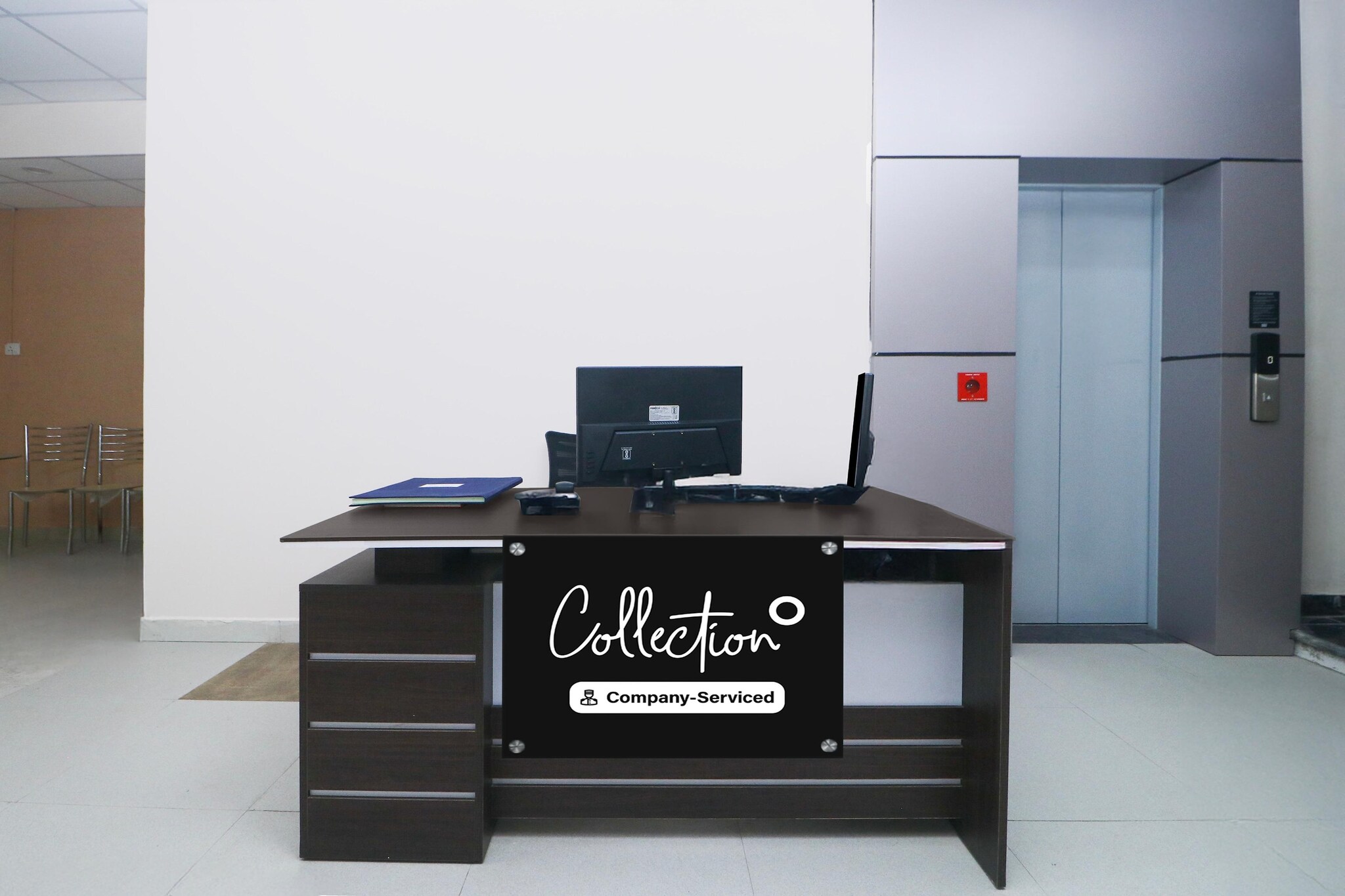 Ground floor: (bedroom(double bed, TV, seating area, air conditioning, Towels incl., telephone), bathroom(bathtub or shower, shower, washbasin, toilet, shampoo, body soap, hot water), Parking, lift)