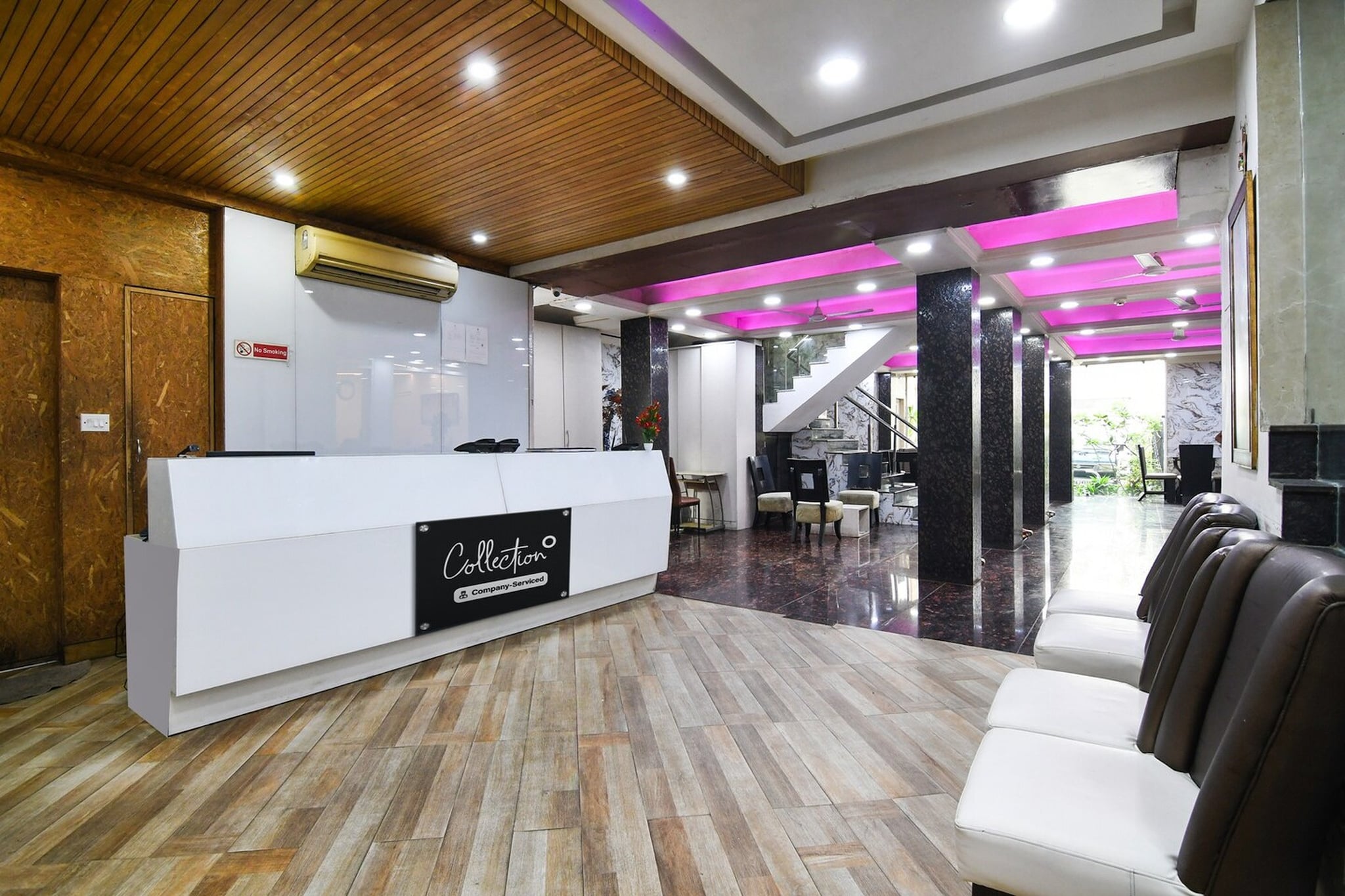Ground floor: (bedroom(double bed, TV, seating area, air conditioning, Towels incl., telephone), bathroom(bathtub or shower, shower, washbasin, toilet, shampoo, body soap, hot water), lift)