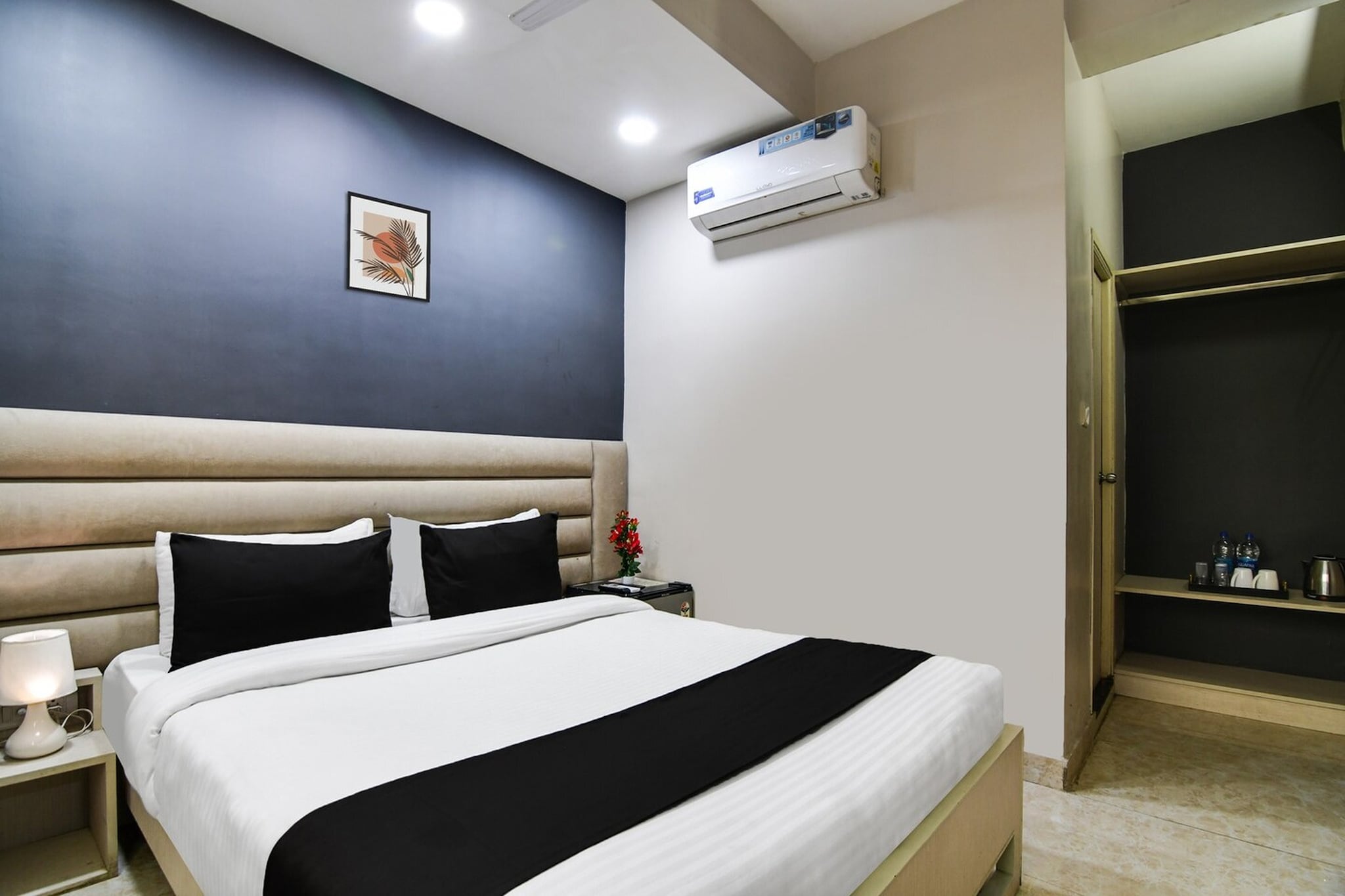 Comfortable Accommodations: Super Collection O Ruby Formerly Hiland International in Kolkata offers family rooms with air-conditioning, private bathrooms, work desks, and seating areas. Each room includes free toiletries, bath or shower, TV, and wardrobe.
Essential Facilities: Guests enjoy free WiFi throughout the property, a lift, 24-hour front desk, shared kitchen, laundry service, and room service. The hotel provides a continental breakfast and a variety of amenities to enhance the stay.
Prime Location: Located 19 km from Netaji Subhash Chandra Bose International Airport, the hotel is near attractions such as Kalighat Kali Temple (7 km), Sealdah Railway Station (8 km), and Victoria Memorial (10 km). Guests appreciate the attentive staff and excellent service support.
Unmarried couples are warmly welcome at this property.
Guests with local ID proof are warmly welcome.
Early Check-In Policy: A full day痴 room rate will be charged for check-ins before 6:00 AM. Complimentary early check-in is available between 6:00 AM and 10:00 AM, subject to room availability.
Check-in is only available to guests aged 18 and above. Please provide a government-issued ID to confirm your age.