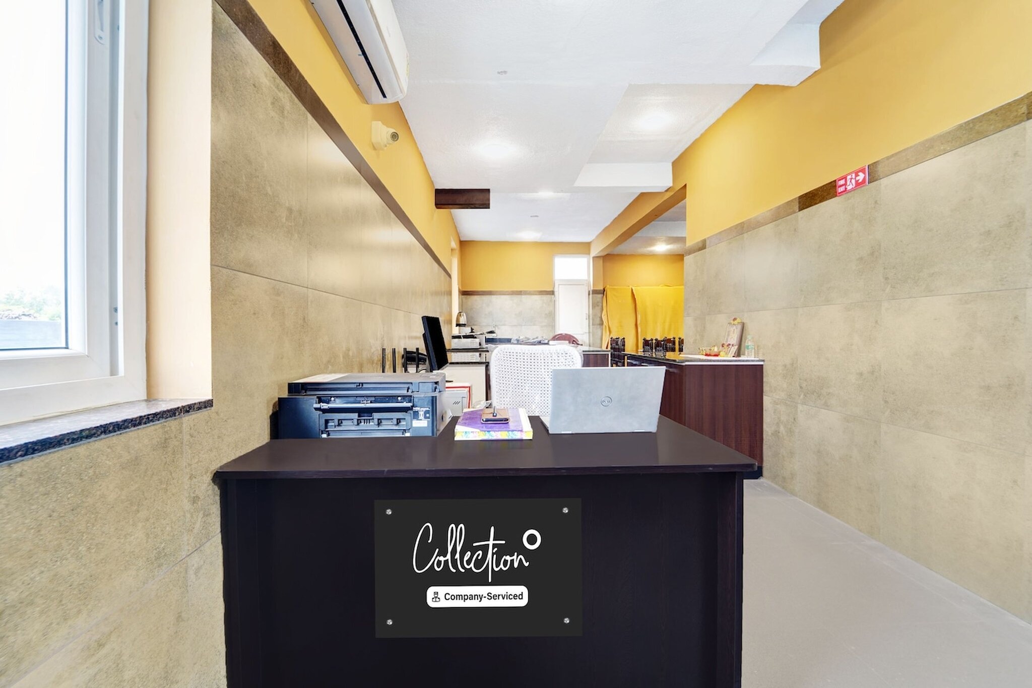 Ground floor: (bedroom(double bed, TV, seating area, air conditioning, Towels incl., telephone), bathroom(bathtub or shower, shower, washbasin, toilet, shampoo, body soap, hot water), parking, lift)