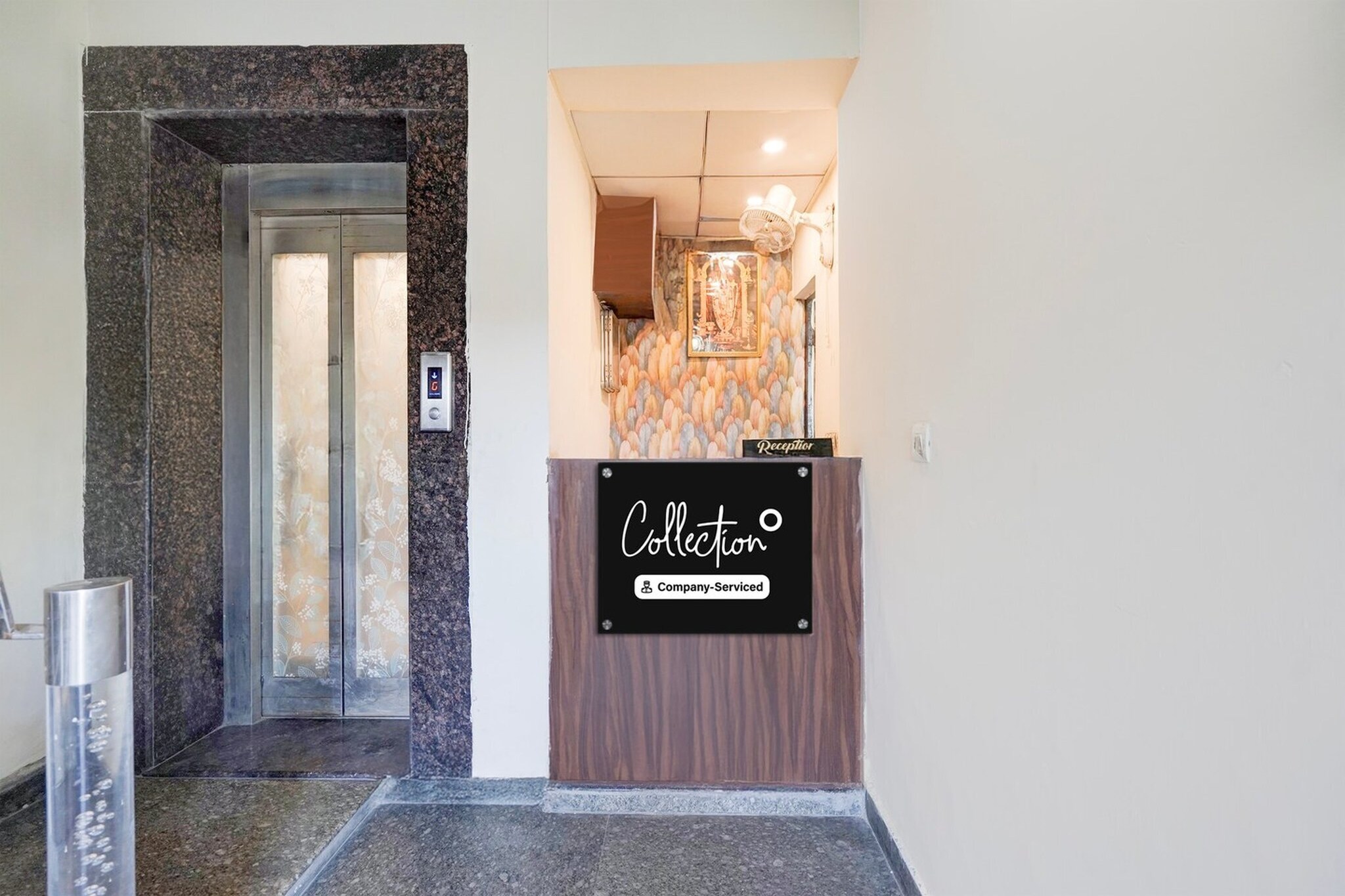 Ground floor: (bedroom(double bed, TV, seating area, air conditioning, Towels incl., telephone), bathroom(bathtub or shower, shower, washbasin, toilet, shampoo, body soap, hot water), parking, lift)