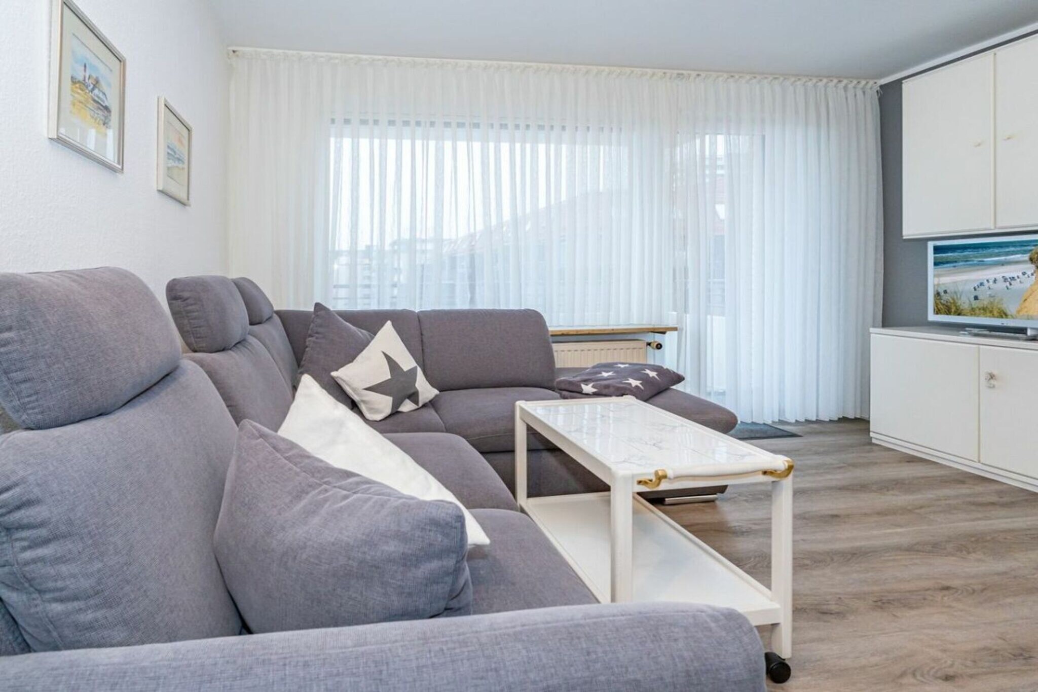 This 2-bedroom apartment is located on the 4th floor and has a west-facing balcony.

The kitchen is equipped with a 2-burner ceramic stovetop, a coffee maker, a toaster, and an electric kettle.

The living/dining room has cable TV and a stereo/CD player.

The bedroom has a double bed. The apartment also has a shower room.

Parking space no. 46 is in front of the house.