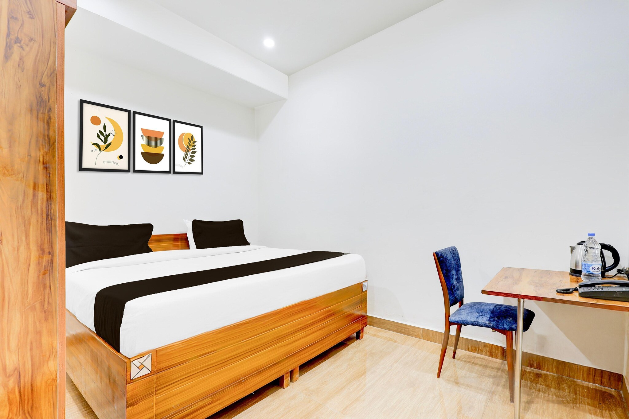 Comfortable Accommodations: Super Collection O Sector 62 Faridabad in Faridabad offers family rooms with air-conditioning, private bathrooms, work desks, and seating areas. Each room includes free toiletries, bath or shower, TV, tiled floors, and a wardrobe.
Essential Facilities: Guests enjoy free WiFi throughout the property, a lift, 24-hour front desk, housekeeping service, room service, and luggage storage. Additional amenities include a work desk, seating area, and TV.
Convenient Location: Located 48 km from Delhi International Airport, the hotel is near attractions such as Tughlaqabad Fort (27 km), Qutub Minar (35 km), and Humayun's Tomb (36 km). Reception staff speak English and Hindi.
Unmarried couples are warmly welcome at this property.
Guests with local ID proof are warmly welcome.
Early Check-In Policy: A full dayç—´ room rate will be charged for check-ins before 6:00 AM. Complimentary early check-in is available between 6:00 AM and 10:00 AM, subject to room availability.
Check-in is only available to guests aged 18 and above. Please provide a government-issued ID to confirm your age.