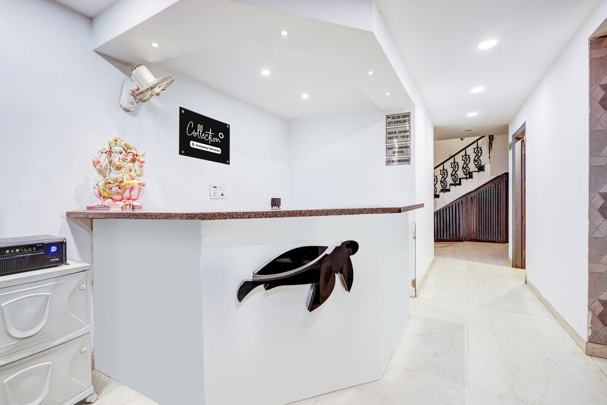 Ground floor: (bedroom(double bed, TV, seating area, air conditioning, Towels incl., telephone), bathroom(bathtub or shower, shower, washbasin, toilet, shampoo, body soap, hot water), Parking, lift)