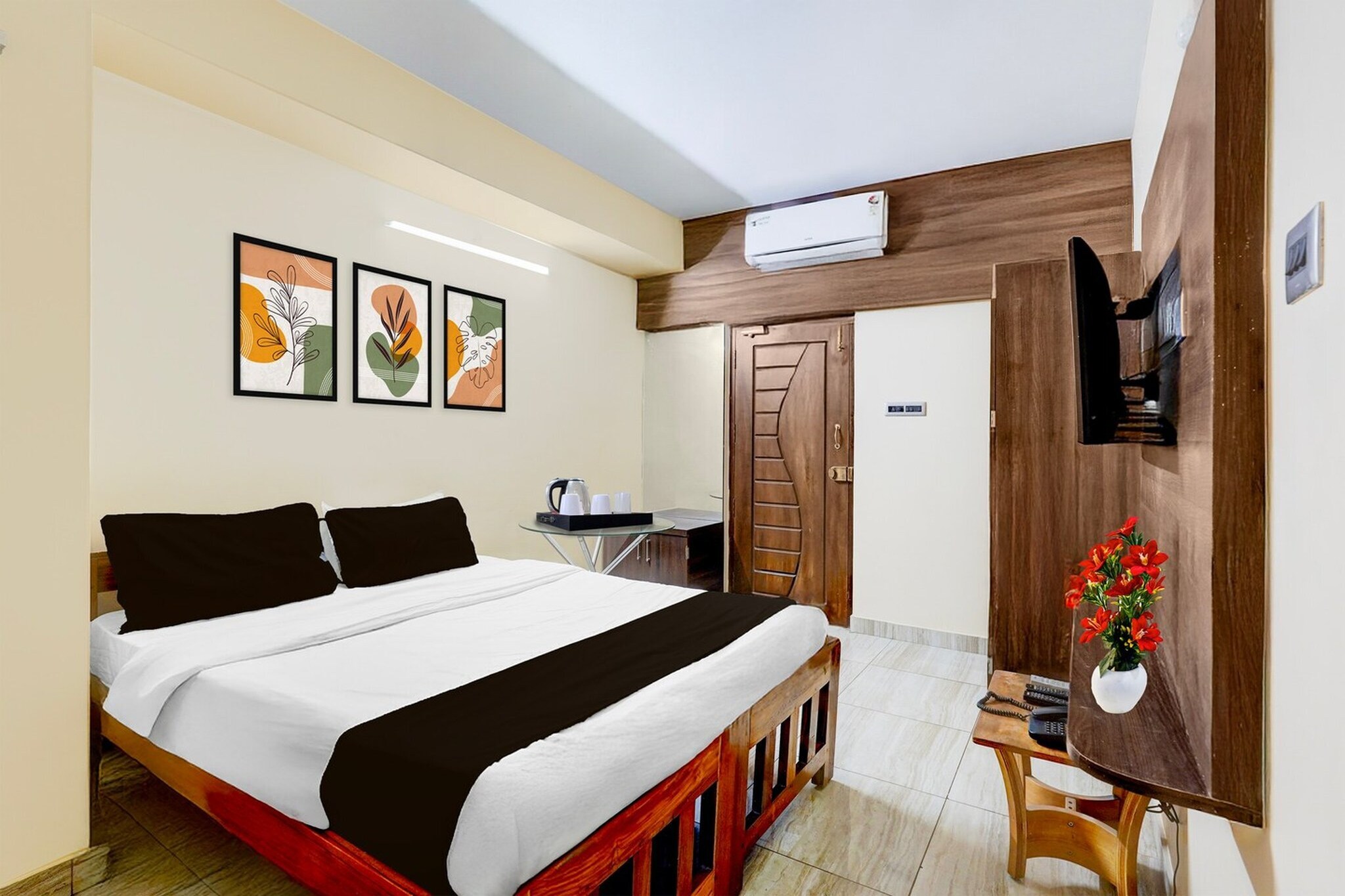 Comfortable Accommodations: Collection O Vellore Near CMC Hospital Formerly Geetha Residency in Vellore offers family rooms with air-conditioning, private bathrooms, work desks, and free toiletries. Each room includes a TV, wardrobe, and tiled floors.
Dining Experience: The family-friendly restaurant serves Indian cuisine for lunch and dinner. Guests can enjoy meals in a welcoming ambience, complemented by free WiFi throughout the property.
Convenient Facilities: The hotel features a lift, 24-hour front desk, housekeeping service, room service, and luggage storage. Additional amenities include a seating area and a work desk.
Accessibility: Tirupati Airport is 116 km away, providing convenient travel options.
Unmarried couples are warmly welcome at this property.
Guests with local ID proof are warmly welcome.
Early Check-In Policy: A full day's room rate will be charged for check-ins before 6:00 AM. Complimentary early check-in is available between 6:00 AM and 10:00 AM, subject to room availability.
Check-in is only available to guests aged 18 and above. Please provide a government-issued ID to confirm your age.