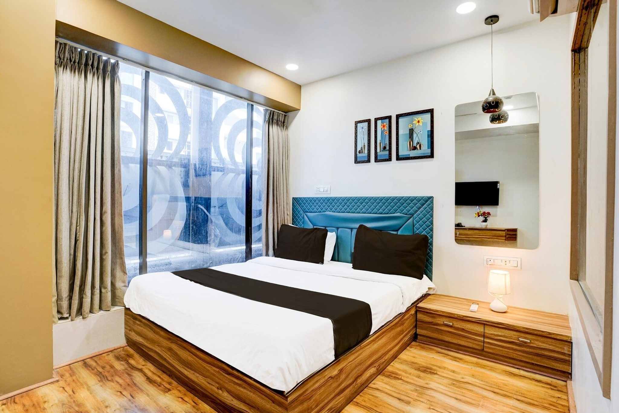 Comfortable Accommodations: Super Collection O Vesu Surat Formerly Hotel Signature in Surat offers family rooms with air-conditioning, private bathrooms, work desks, and seating areas. Each room includes free toiletries, a bath or shower, TV, and tiled floors.
Essential Facilities: Guests enjoy free WiFi throughout the property, a lift, 24-hour front desk, housekeeping service, room service, and luggage storage. The hotel ensures a pleasant and comfortable stay with these amenities.
Convenient Location: Located 4 km from Surat Airport, the hotel provides easy access to local attractions. Nearby attractions include Rebounce and Vesu Magdalla, offering various activities and entertainment options.
Unmarried couples are warmly welcome at this property.
Guests with local ID proof are warmly welcome.
Early Check-In Policy: A full day痴 room rate will be charged for check-ins before 6:00 AM. Complimentary early check-in is available between 6:00 AM and 10:00 AM, subject to room availability.
Check-in is only available to guests aged 18 and above. Please provide a government-issued ID to confirm your age.