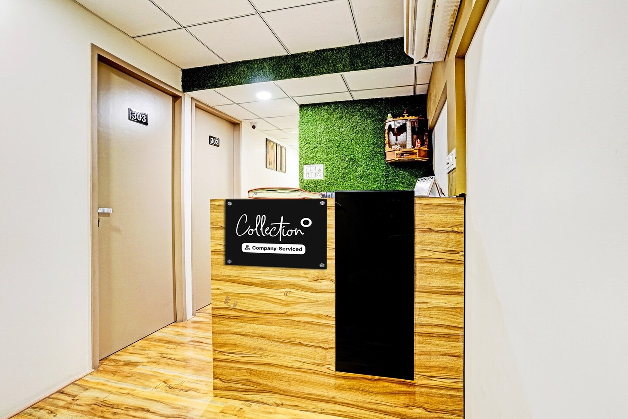 Ground floor: (bedroom(double bed, TV, seating area, air conditioning, Towels incl., telephone), bathroom(bathtub or shower, shower, washbasin, toilet, shampoo, body soap, hot water), Parking, lift)