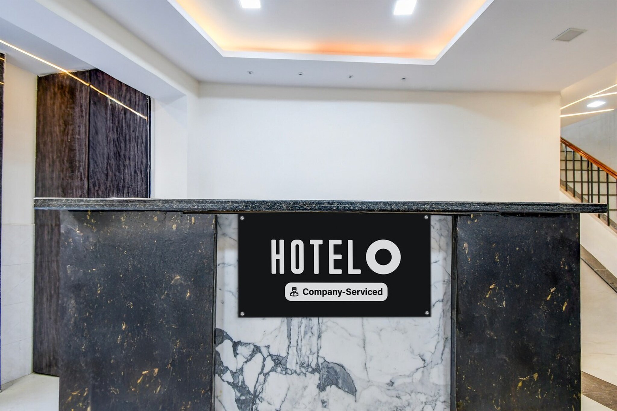 Ground floor: (bedroom(double bed, TV, seating area, air conditioning, Towels incl., telephone), bathroom(bathtub or shower, shower, washbasin, toilet, shampoo, body soap, hot water))