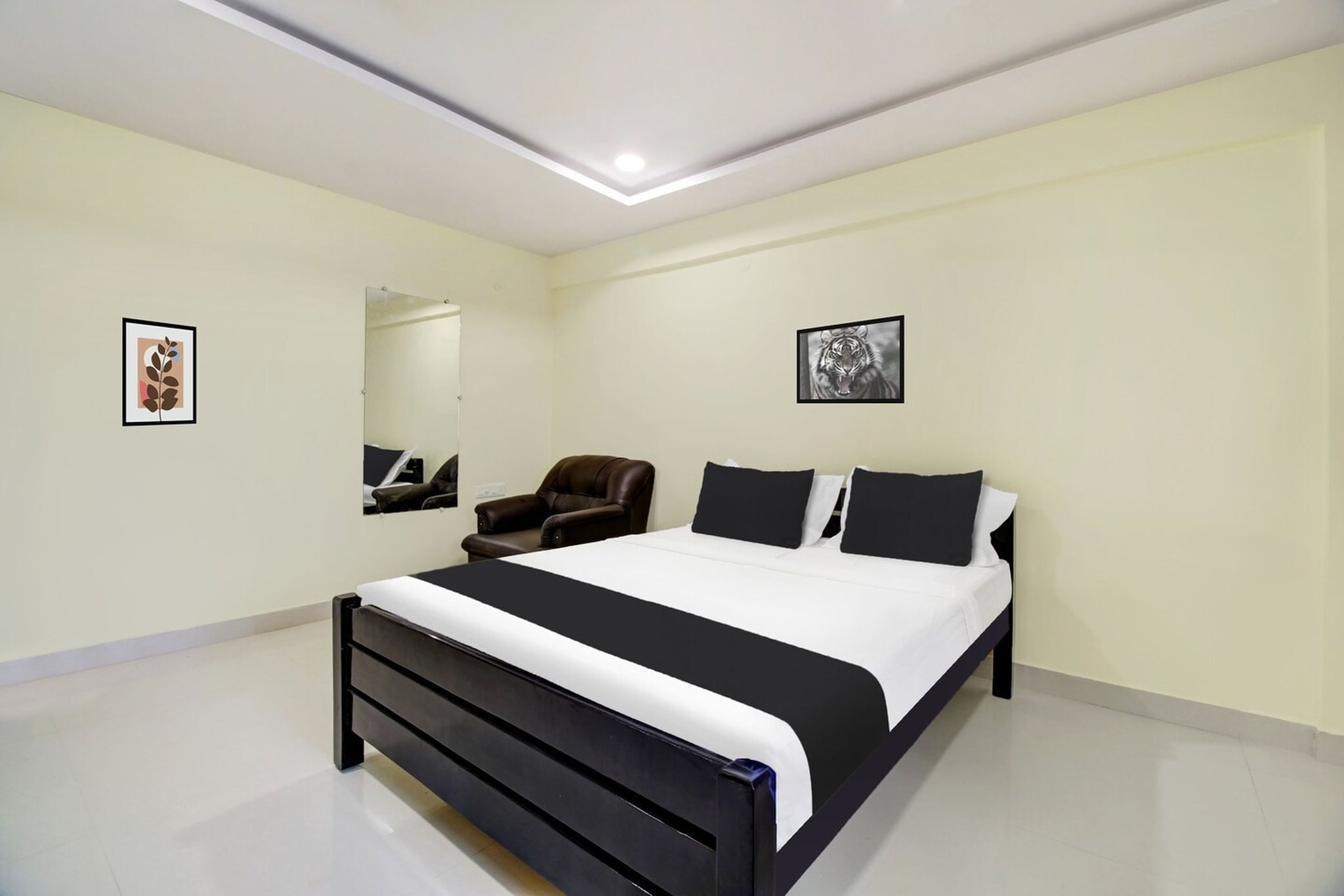 Comfortable Accommodations: Hotel O Murali Nagar in Visakhapatnam offers family rooms with air-conditioning, private bathrooms, work desks, and seating areas. Each room includes free toiletries, a bath or shower, TV, tiled floors, and a wardrobe.
Essential Facilities: Guests enjoy free WiFi throughout the property, a lift, 24-hour front desk, housekeeping service, room service, and luggage storage. Additional amenities include a work desk, seating area, and TV.
Convenient Location: Located 5 km from Visakhapatnam Airport, the hotel is near attractions such as Indira Gandhi Zoological Park (14 km), Dondaparithy (5 km), and Diamond Park (6 km).
Unmarried couples are warmly welcome at this property.
Guests with local ID proof are warmly welcome.
Early Check-In Policy: A full day’s room rate will be charged for check-ins before 6:00 AM. Complimentary early check-in is available between 6:00 AM and 10:00 AM, subject to room availability.
Check-in is only available to guests aged 18 and above. Please provide a government-issued ID to confirm your age.