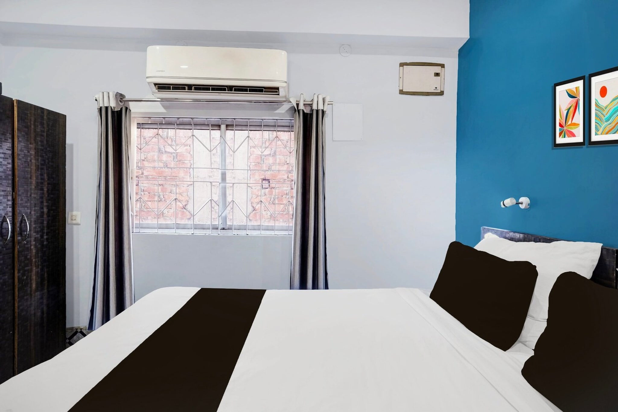 Comfortable Accommodations: Hotel O Noonmati Guwahati Formerly Hotel Sundari in Guwahati offers family rooms with air-conditioning, private bathrooms, work desks, and seating areas. Each room includes free toiletries, a bath or shower, TV, and tiled floors.
Essential Facilities: Guests enjoy free WiFi throughout the property, a 24-hour front desk, shared kitchen, housekeeping service, room service, and luggage storage. Additional amenities include a work desk, seating area, TV, and wardrobe.
Convenient Location: Located 23 km from Lokpriya Gopinath Bordoloi International Airport, the hotel is near Kamakhya Temple (12 km), Guwahati Zoo (4 km), and Assam State Museum (5 km). Other attractions include Guwahati Station, Guwahati Planetarium, and Umananda Temple, each within 6 km.
Unmarried couples are warmly welcome at this property.
Guests with local ID proof are warmly welcome.
Early Check-In Policy: A full day’s room rate will be charged for check-ins before 6:00 AM. Complimentary early check-in is available between 6:00 AM and 10:00 AM, subject to room availability.
Check-in is only available to guests aged 18 and above. Please provide a government-issued ID to confirm your age.