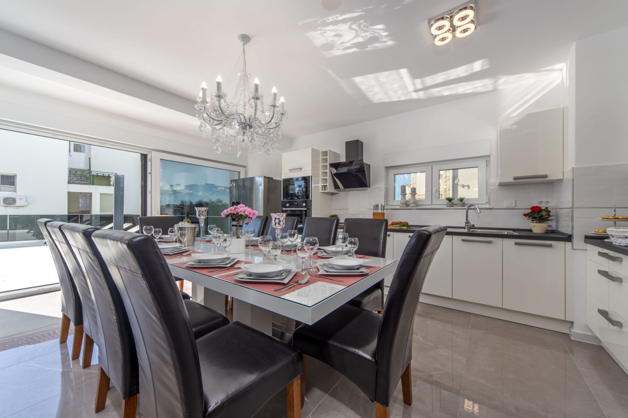 Villa Shaula -  Five Bedroom Holiday Home with Pool,Sauna and Gym-Esszimmer