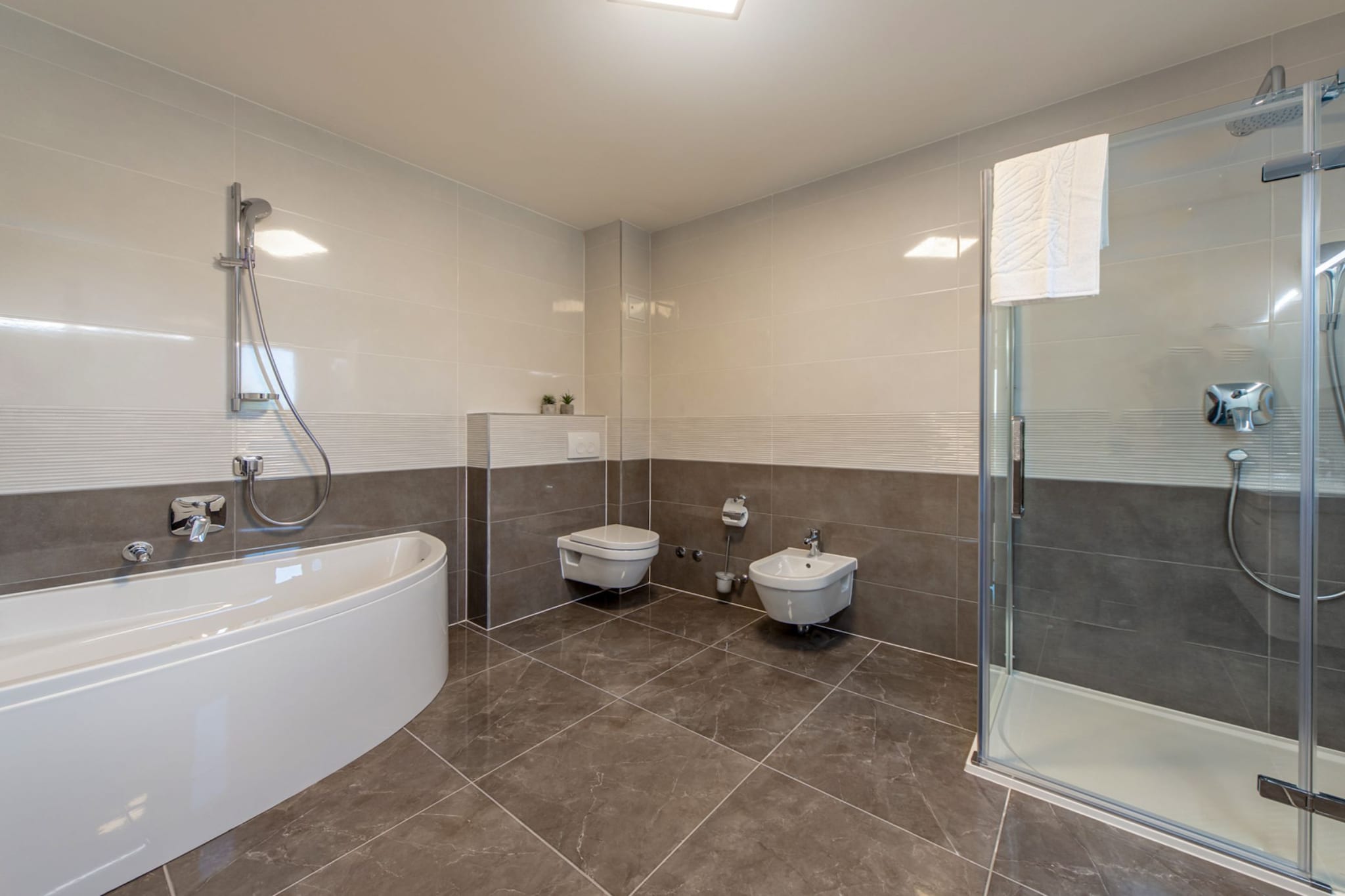 Villa Shaula -  Five Bedroom Holiday Home with Pool,Sauna and Gym-Badezimmer