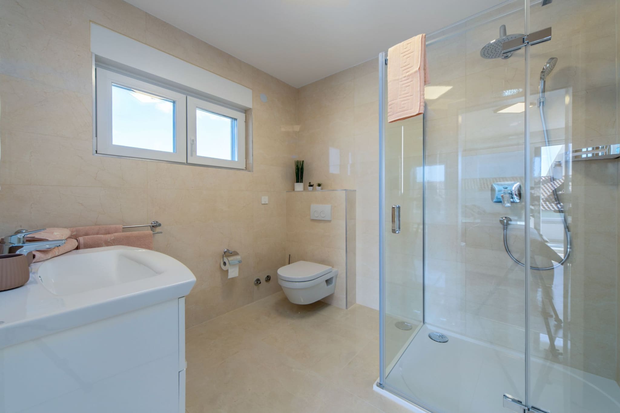 Villa Shaula -  Five Bedroom Holiday Home with Pool,Sauna and Gym-Badezimmer