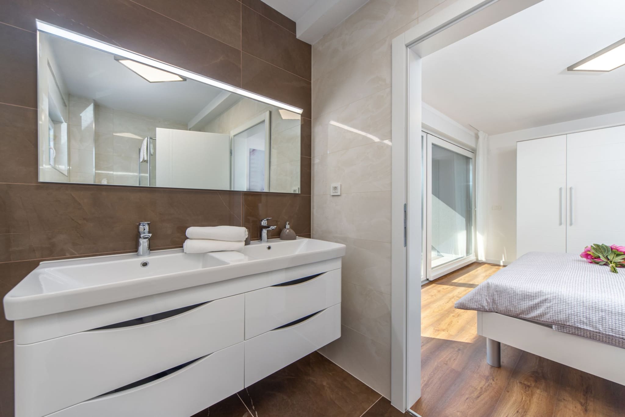 Villa Shaula -  Five Bedroom Holiday Home with Pool,Sauna and Gym-Badezimmer