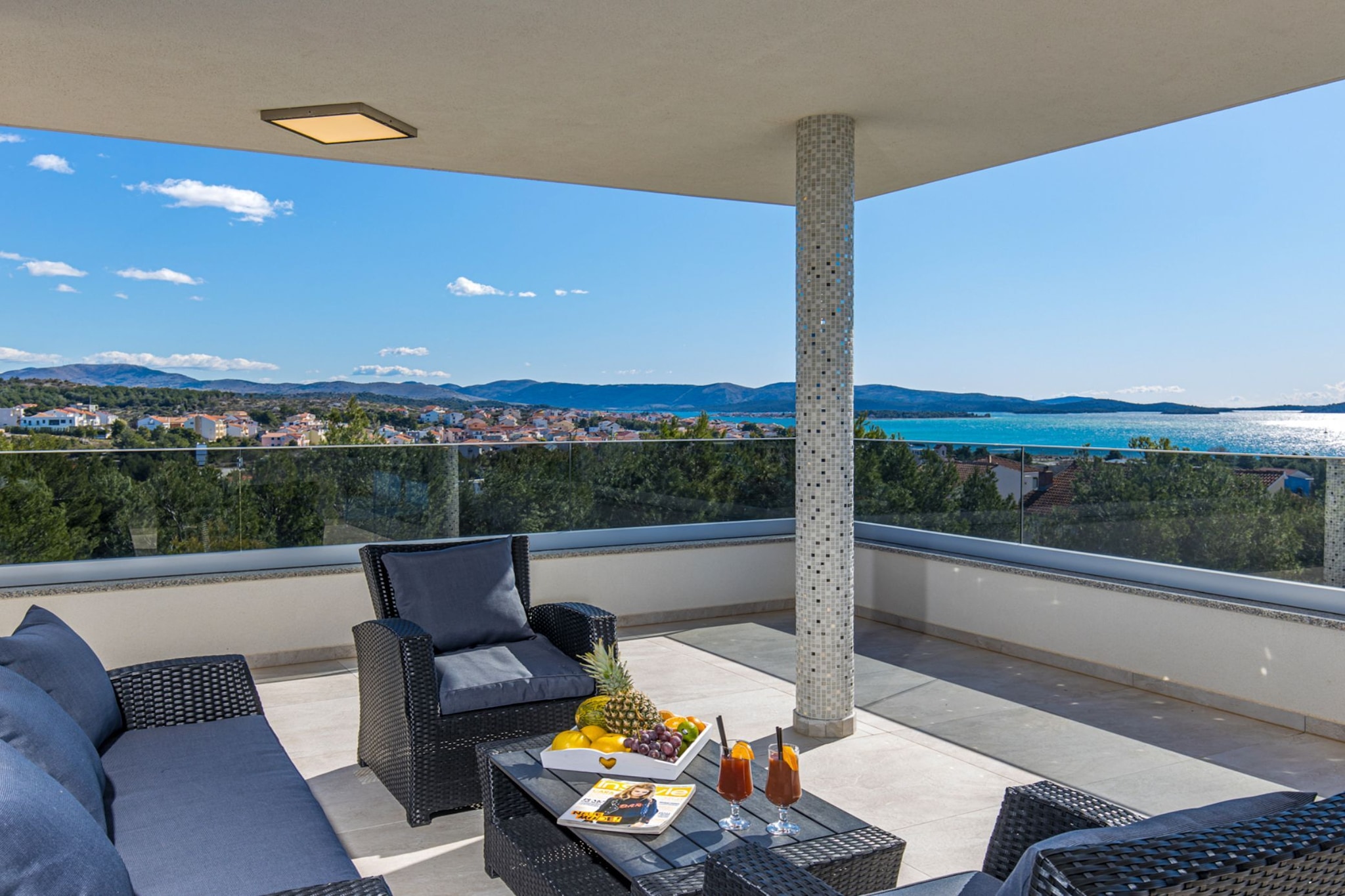 Villa Shaula -  Five Bedroom Holiday Home with Pool,Sauna and Gym-Terrassenbalkon