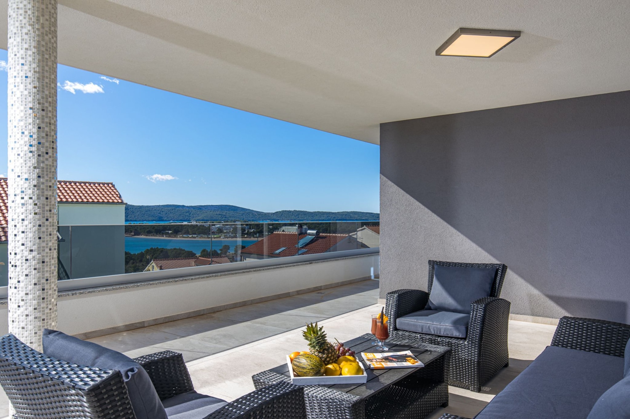 Villa Shaula -  Five Bedroom Holiday Home with Pool,Sauna and Gym-Terrassenbalkon