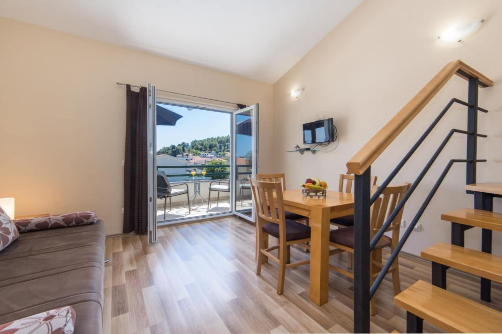 Apartments Nmn - Studio Apartment with Balcony 2-Außenbereich