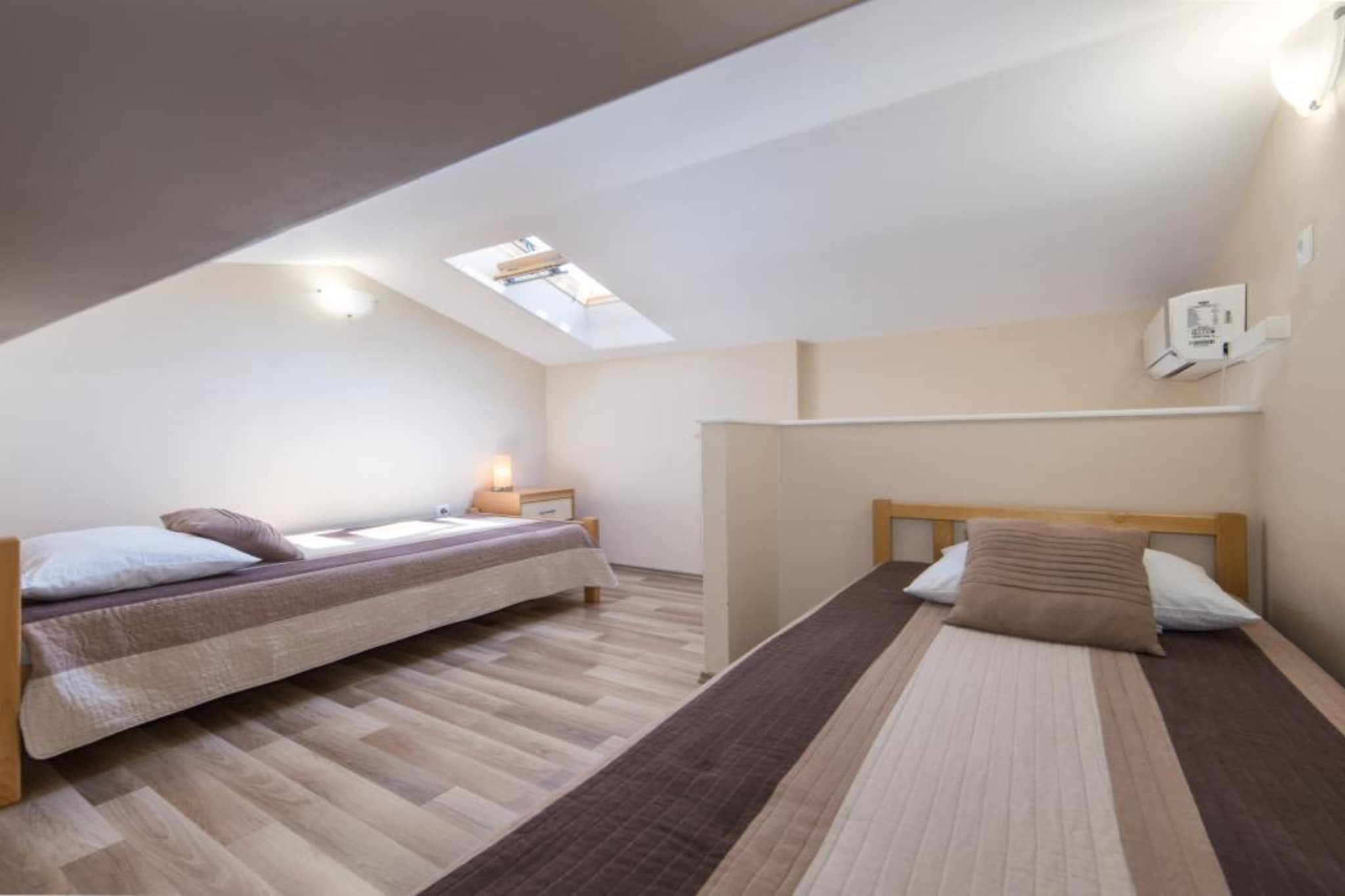 Apartments Nmn - Studio Apartment with Balcony 2-Schlafzimmer