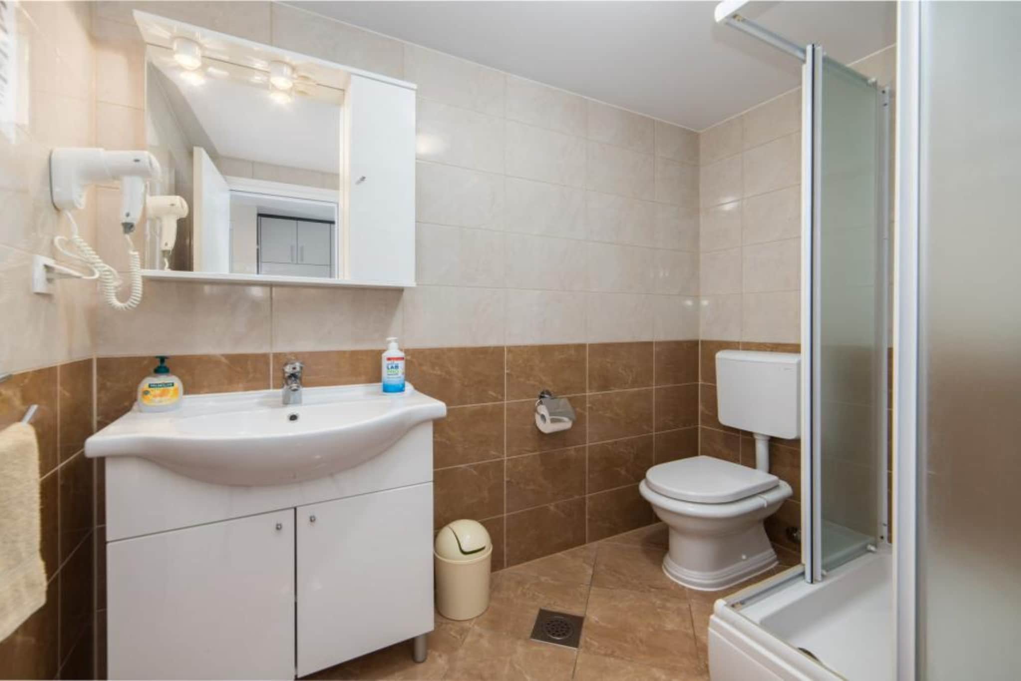 Apartments Nmn - Studio Apartment with Balcony 2-Badezimmer