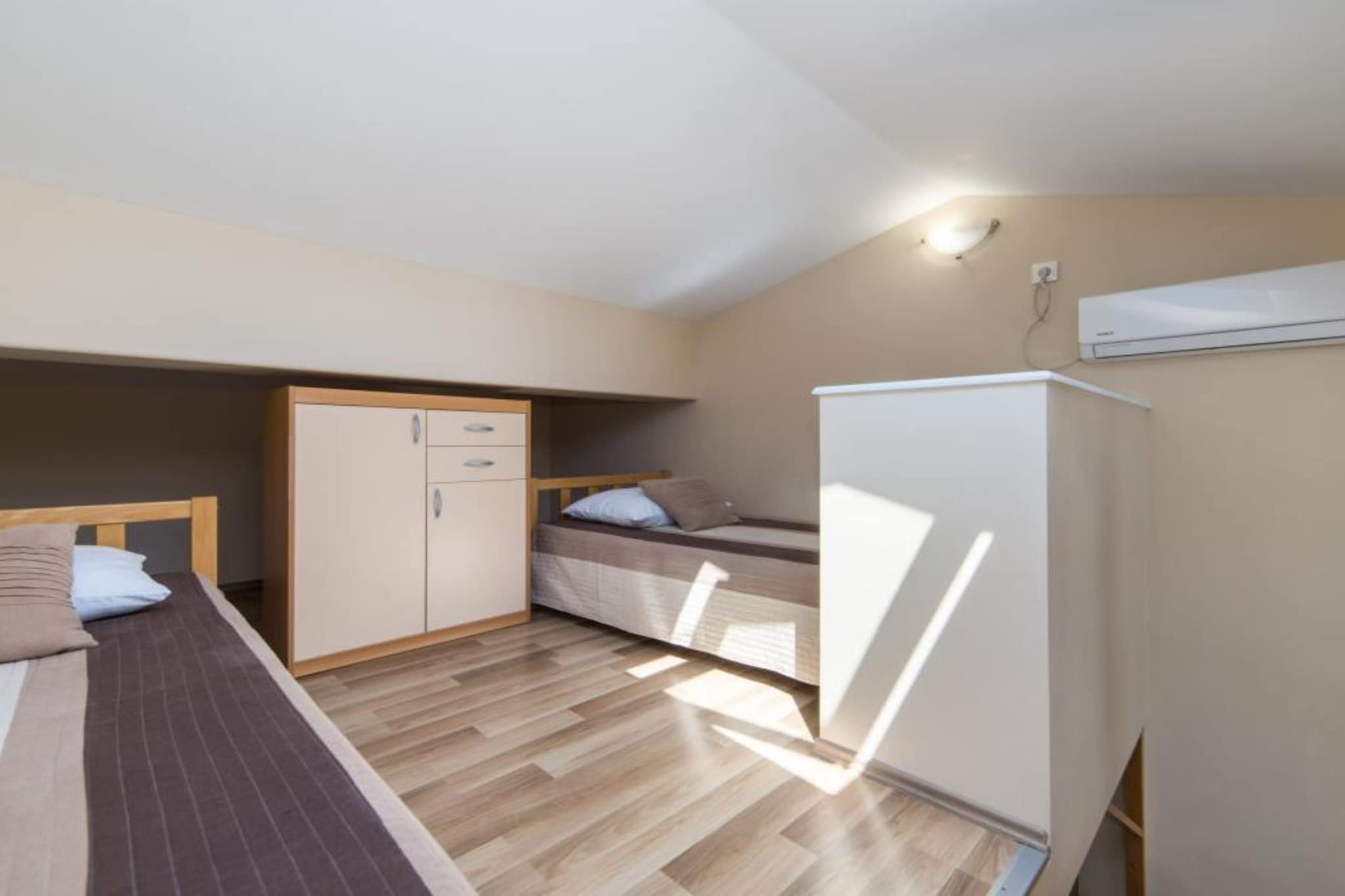 Apartments Nmn - Studio Apartment with Balcony 3-Schlafzimmer