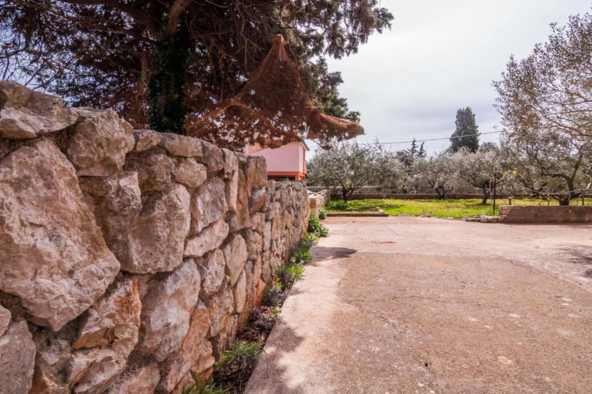 Seaside Oasis Apartments on Island Ugljan - One Bedroom Apartment with Terrace (owner Cvita 2)-Buitenlucht