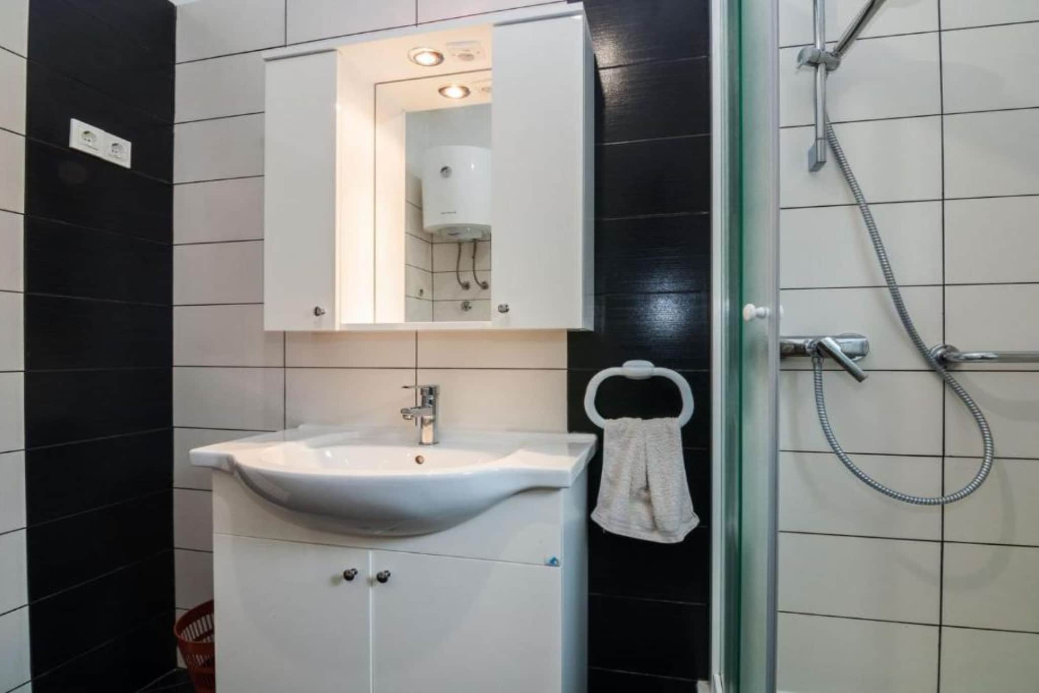 Seaside Oasis Apartments on Island Ugljan - Two Bedroom Apartment with Terrace (owner Cvita 3)-Badkamer