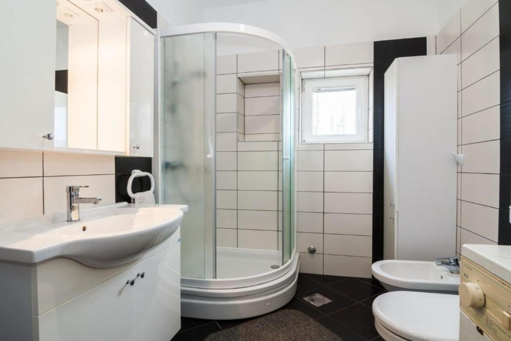 Seaside Oasis Apartments on Island Ugljan - Two Bedroom Apartment with Terrace (owner Cvita 3)-Badkamer