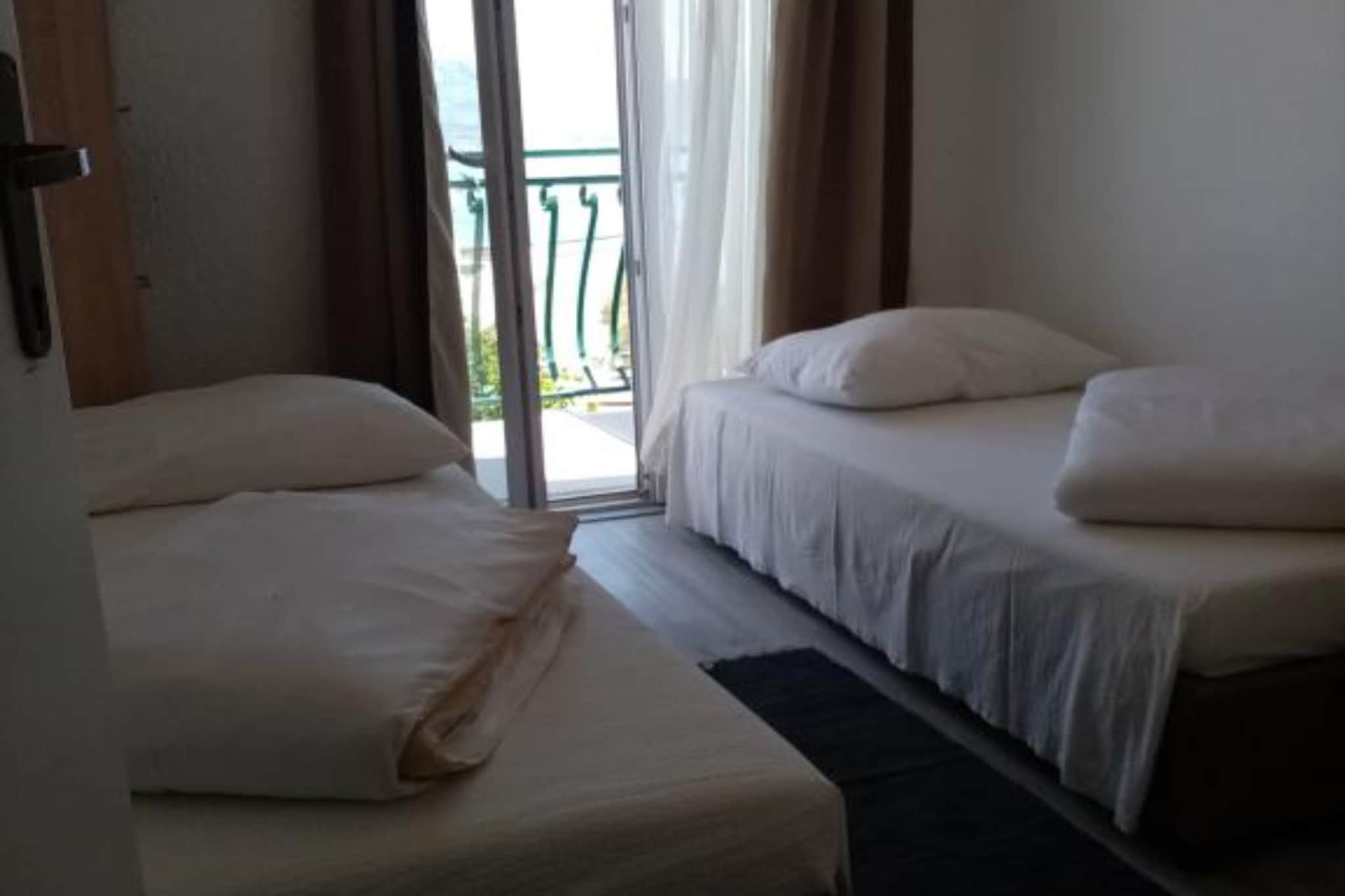 Apartments Silva - Superior Two Bedroom Apartment with Balcony and Sea View-Chambre