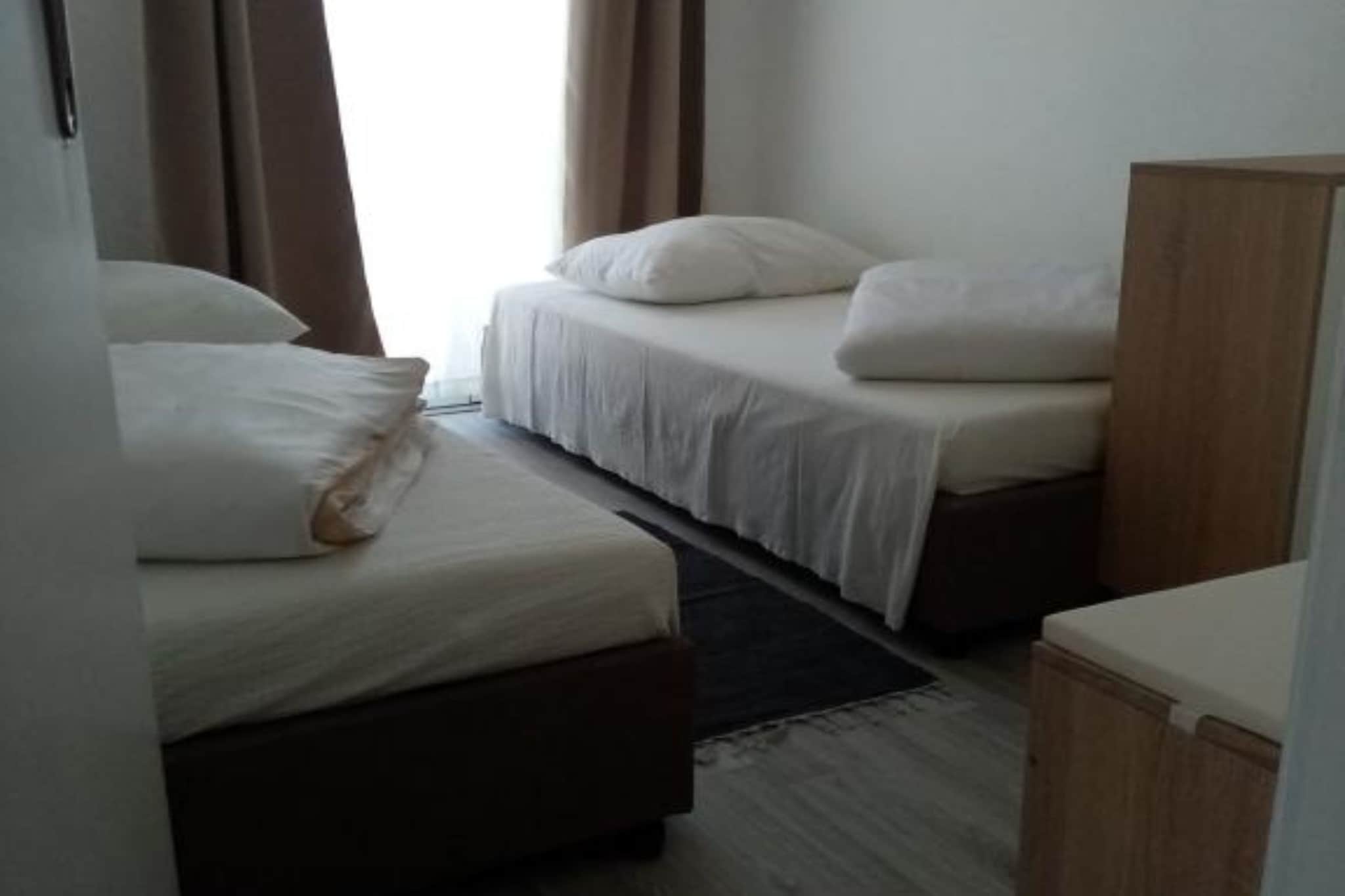 Apartments Silva - Superior Two Bedroom Apartment with Balcony and Sea View-Chambre