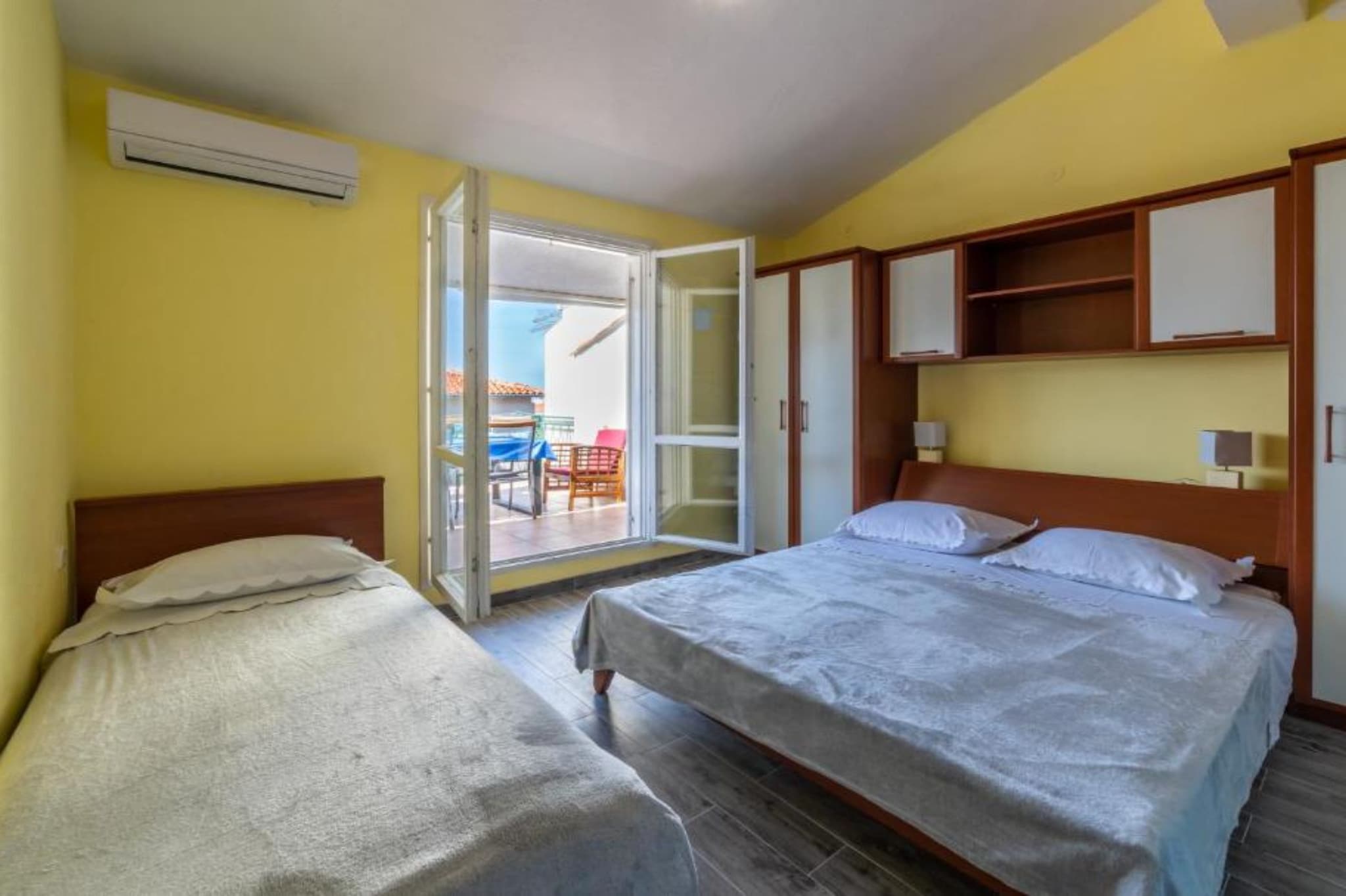 Apartments Ribarević - Three Bedroom Apartment With Terrace and Sea View-Bedroom