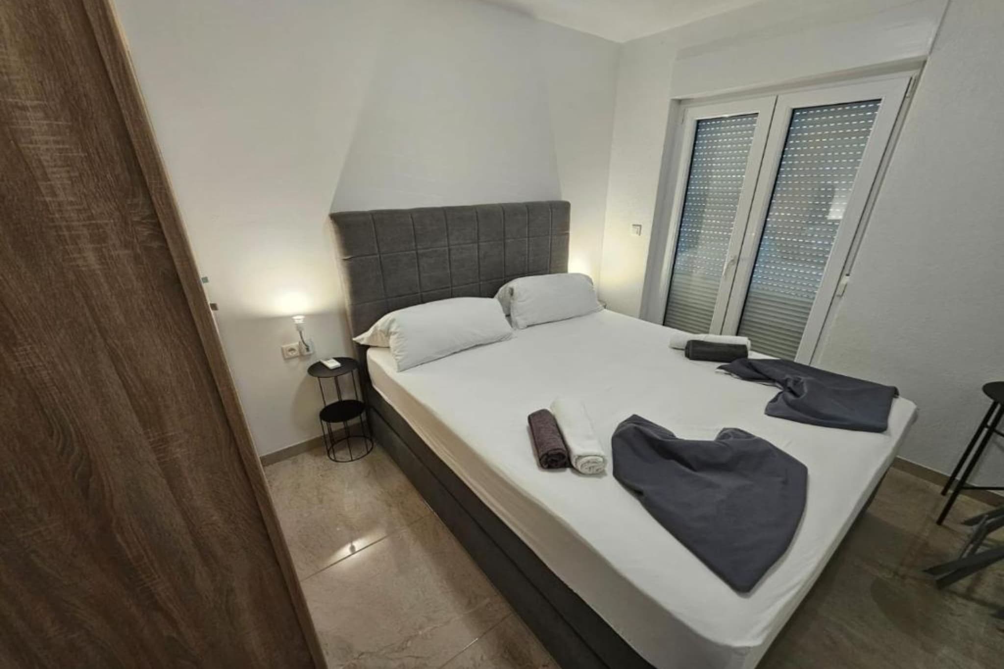 Spacious Villa With Outdoor Swimming Pool in Trogir - Classic Two Bedroom Apartment-Chambre