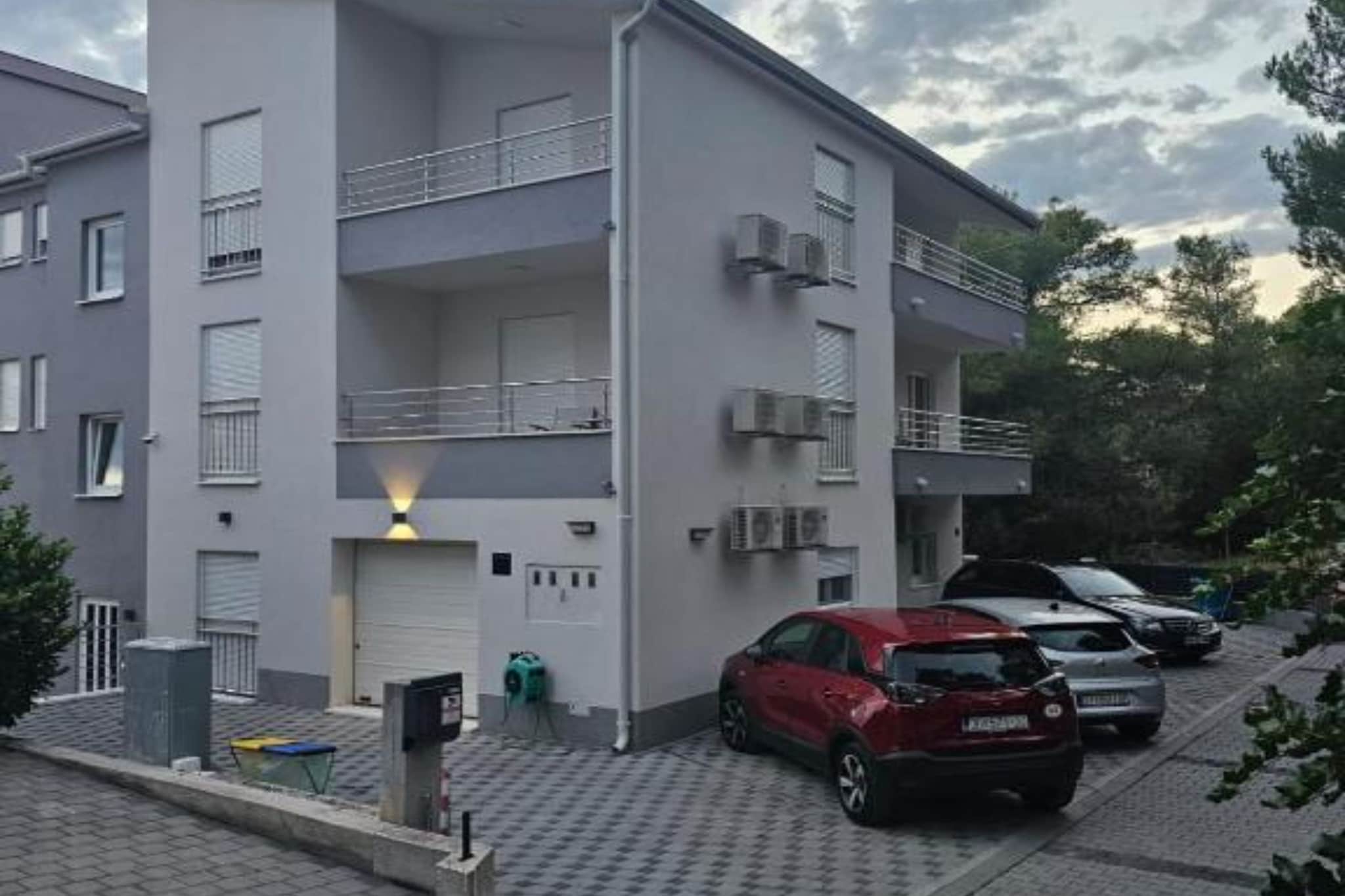 Spacious Villa With Outdoor Swimming Pool in Trogir - Three Bedroom Apartment-Extérieur