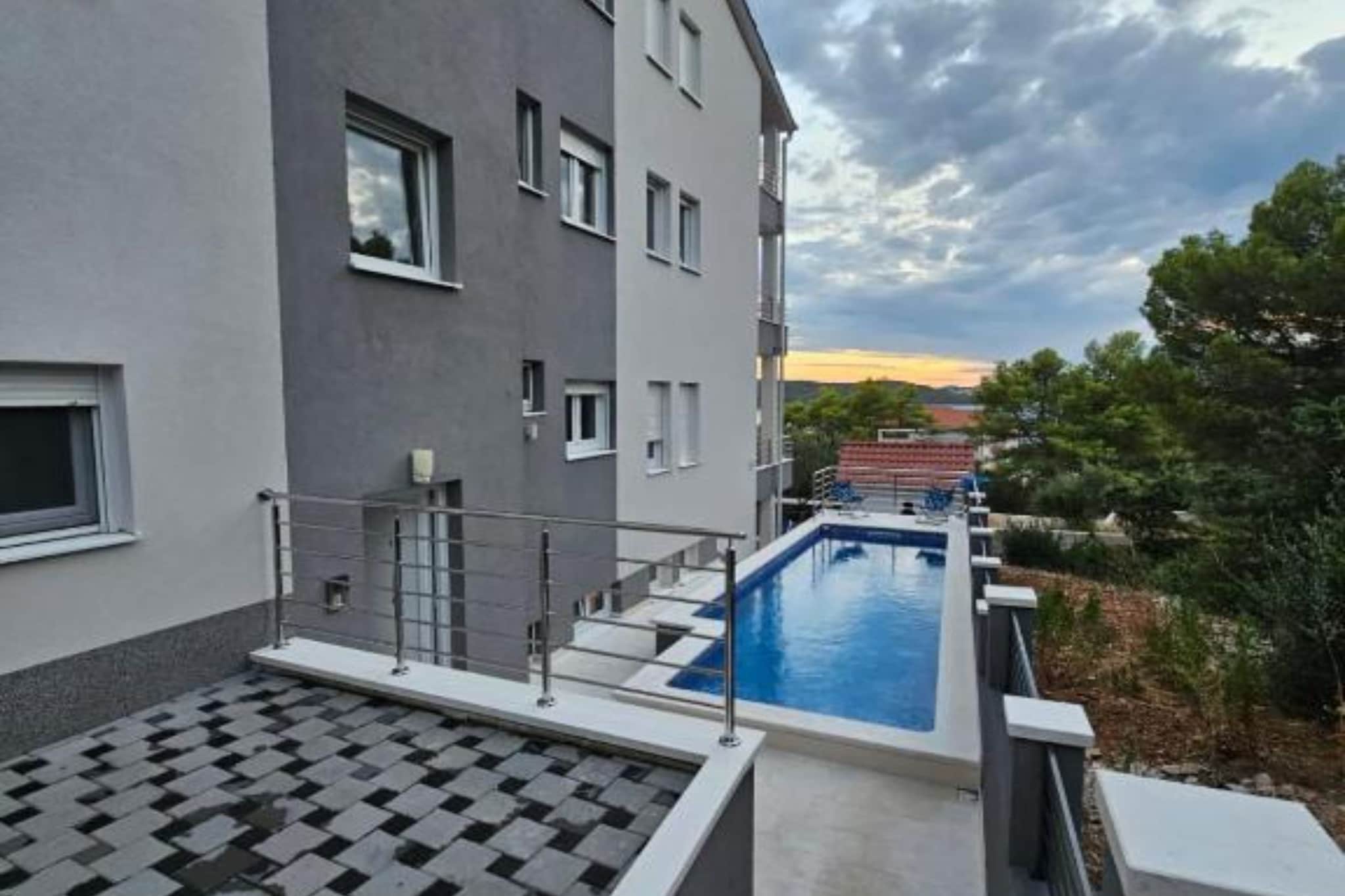 Spacious Villa With Outdoor Swimming Pool in Trogir - Three Bedroom Apartment-Extérieur
