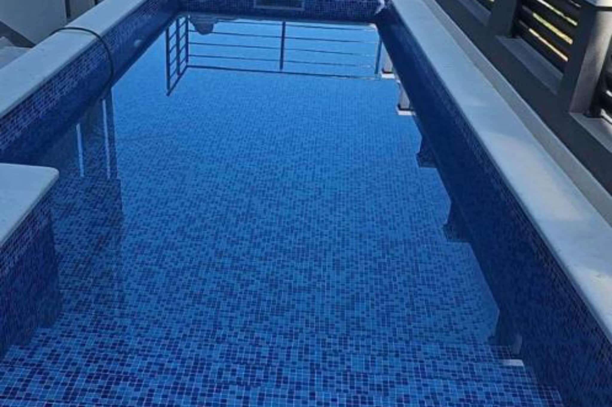 Spacious Villa With Outdoor Swimming Pool in Trogir - Three Bedroom Apartment-Piscine