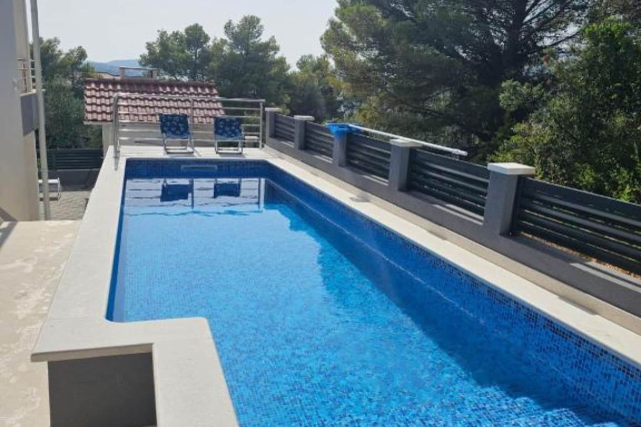 Spacious Villa With Outdoor Swimming Pool in Trogir - Three Bedroom Apartment-Piscine