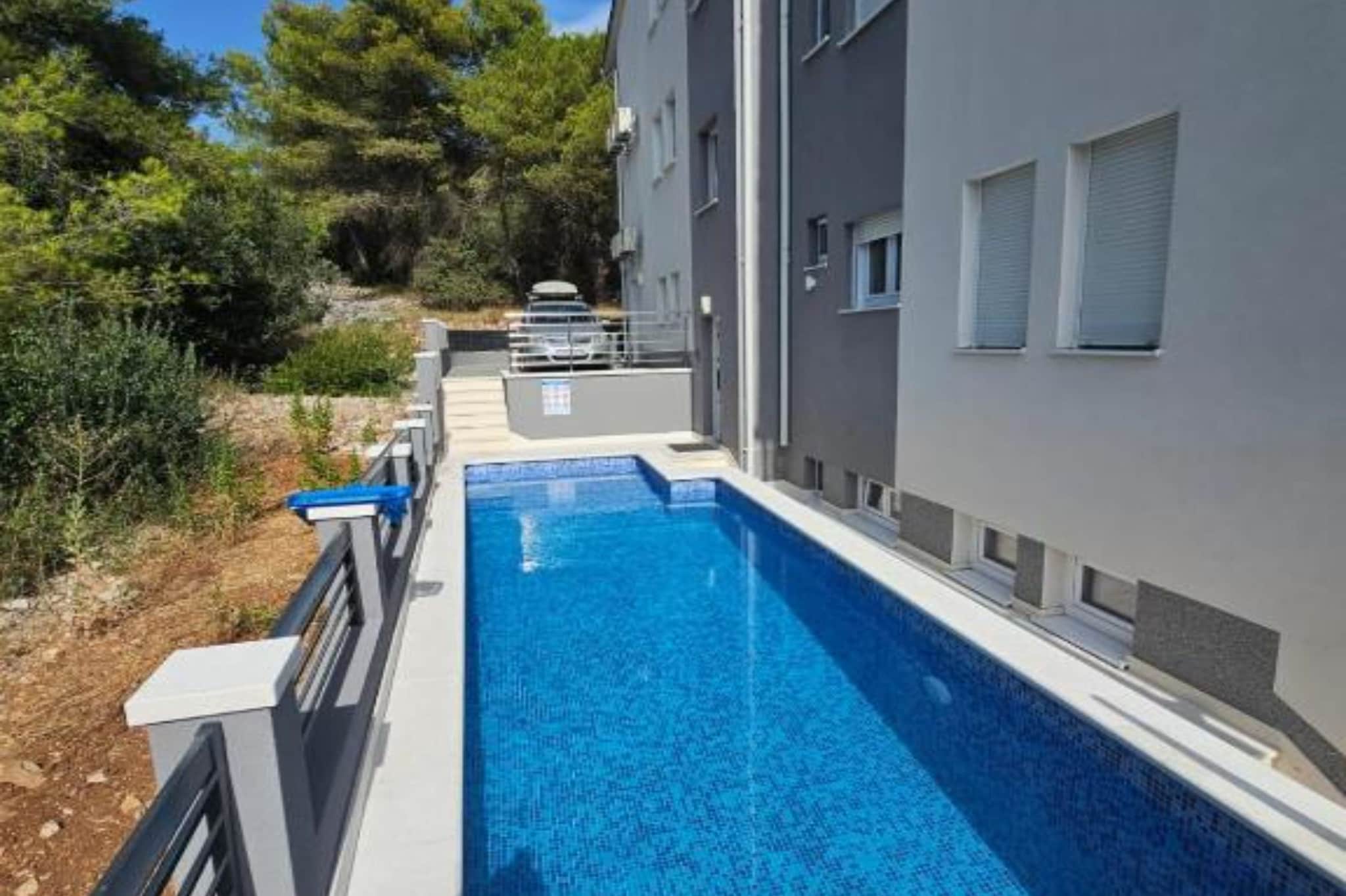 Spacious Villa With Outdoor Swimming Pool in Trogir - Three Bedroom Apartment-Piscine