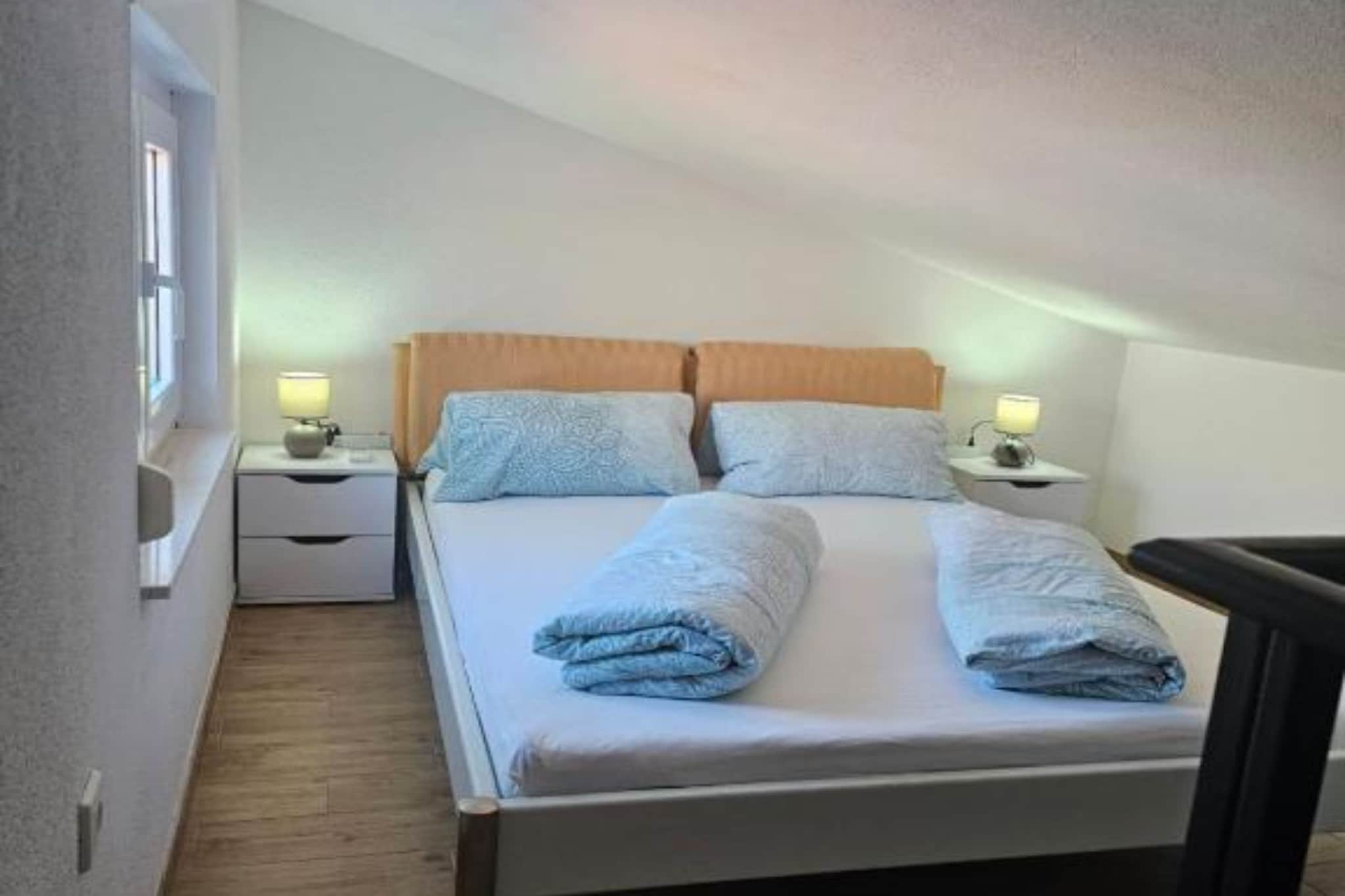 Spacious Villa With Outdoor Swimming Pool in Trogir - Three Bedroom Apartment-Chambre