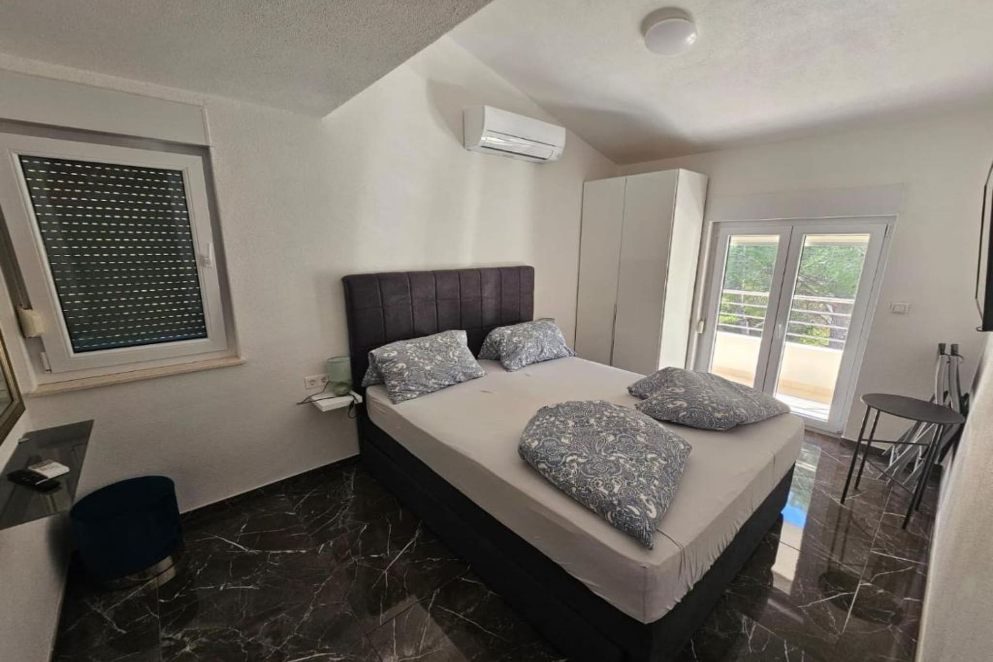 Spacious Villa With Outdoor Swimming Pool in Trogir - Three Bedroom Apartment-Chambre