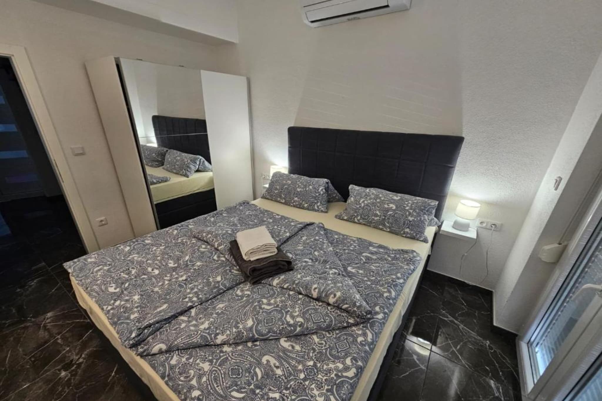 Spacious Villa With Outdoor Swimming Pool in Trogir - Three Bedroom Apartment-Chambre