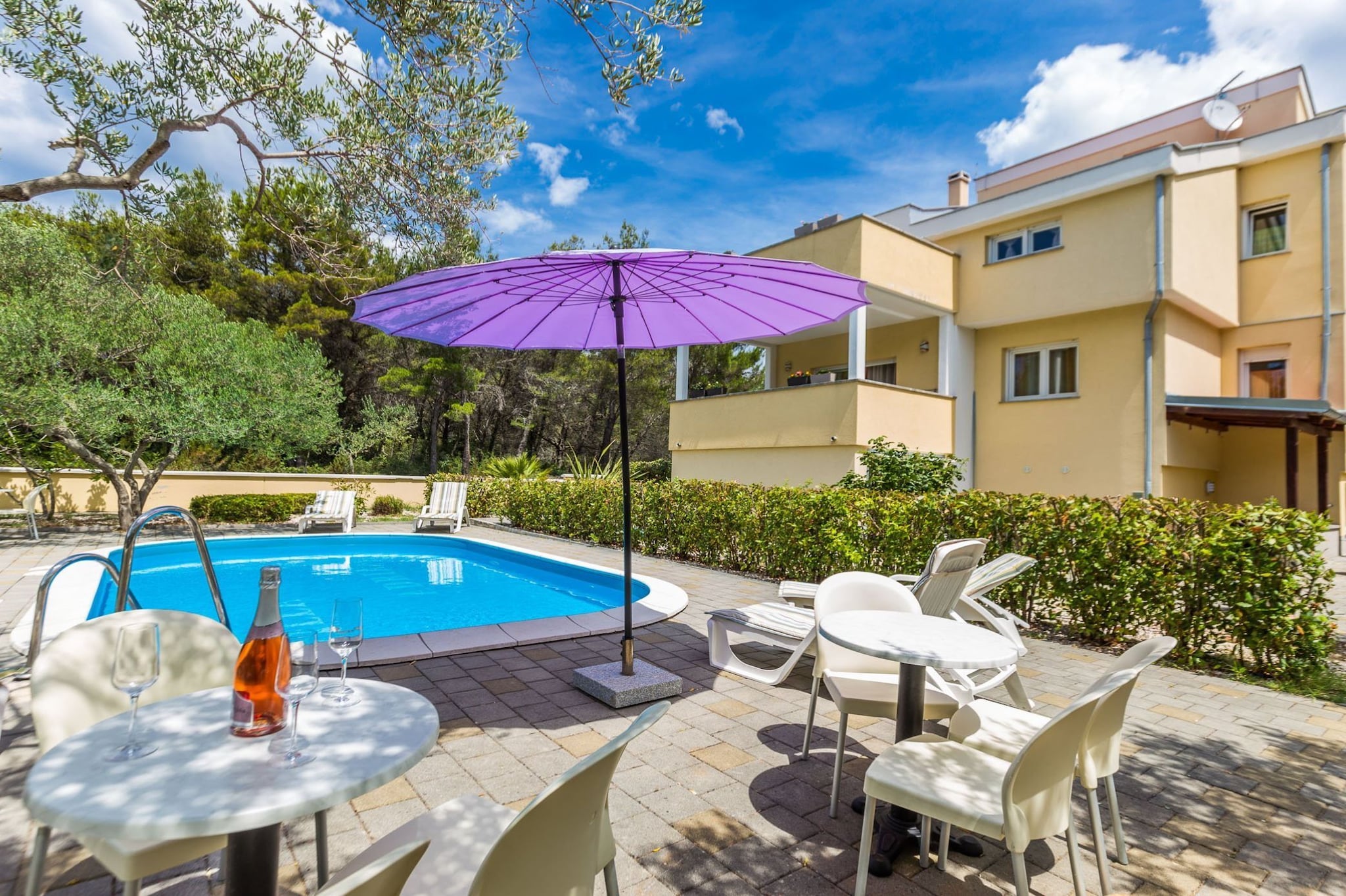 Elegant and Lavish Leisure Apartments Zadar with Outdoor Pool - Standard Two Bedroom Apartment with Terrace (owner Orange)-Zwembad