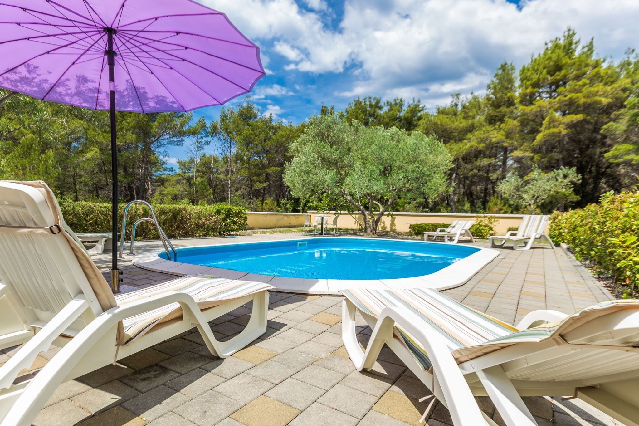 Elegant and Lavish Leisure Apartments Zadar with Outdoor Pool - Standard Two Bedroom Apartment with Terrace (owner Orange)-Zwembad