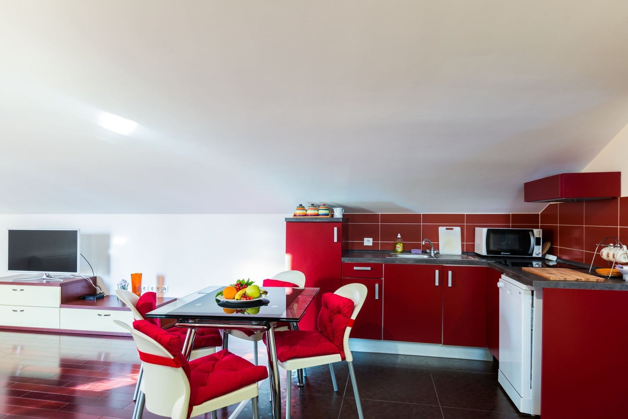 Elegant and Lavish Leisure Apartments Zadar with Outdoor Pool  - One Bedroom Apartment (owner Marasca)-Keuken