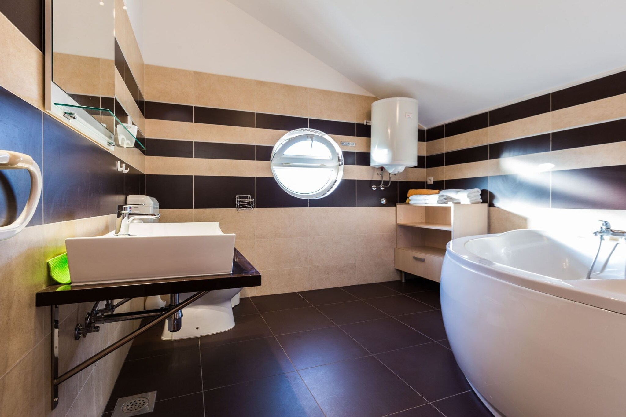 Elegant and Lavish Leisure Apartments Zadar with Outdoor Pool  - One Bedroom Apartment (owner Marasca)-Badkamer