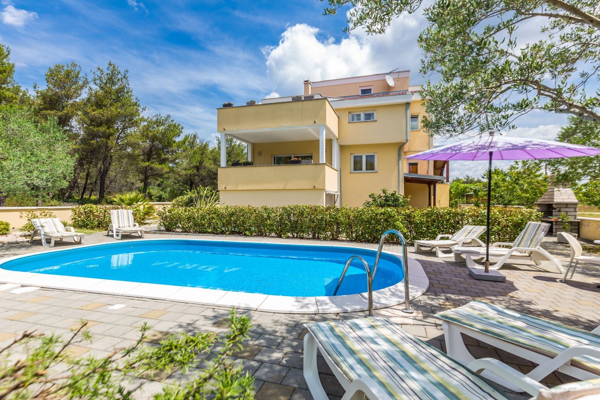 Elegant and Lavish Leisure Apartments Zadar with Outdoor Pool  - One Bedroom Apartment (owner Marasca)-Zwembad
