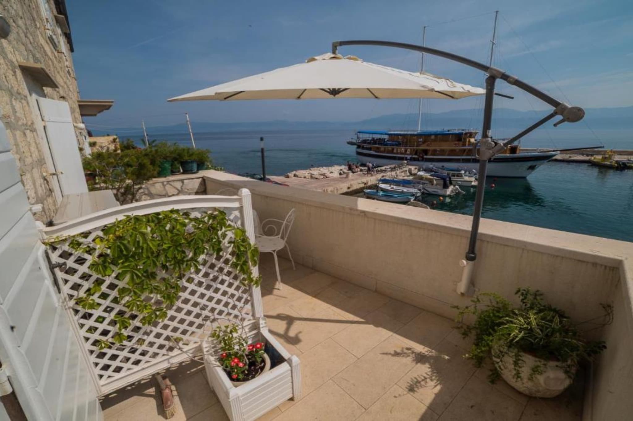 Stone House Seaside Retreat on Brač Island - Two Bedroom Apartment 1-Terrace