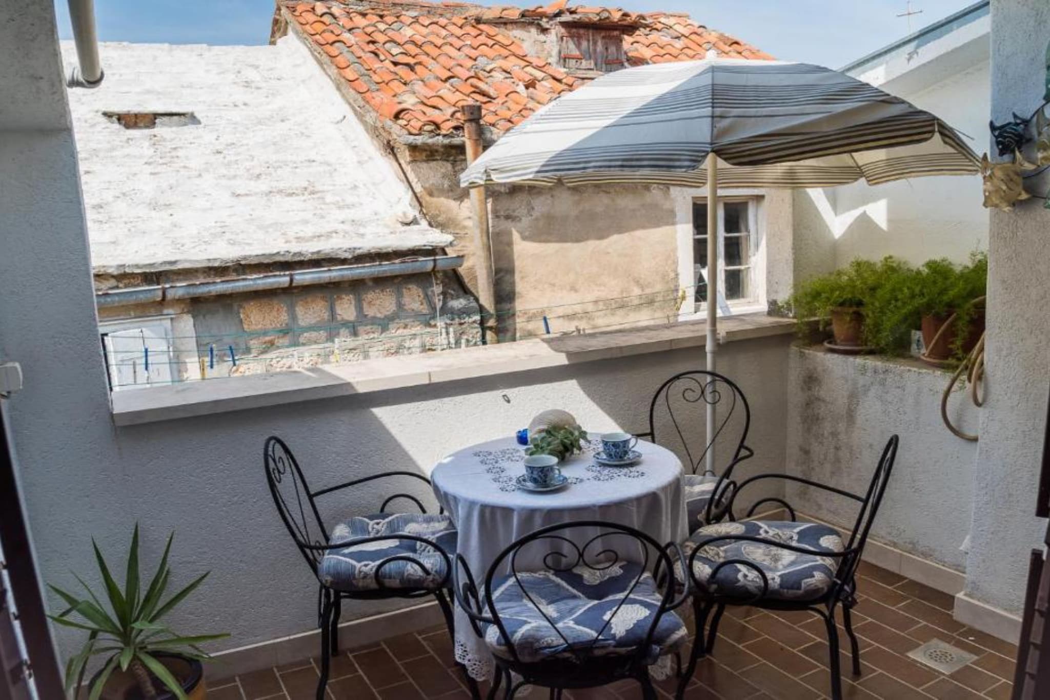 Stone House Seaside Retreat on Brač Island - Two Bedroom Apartment 1-Terrace