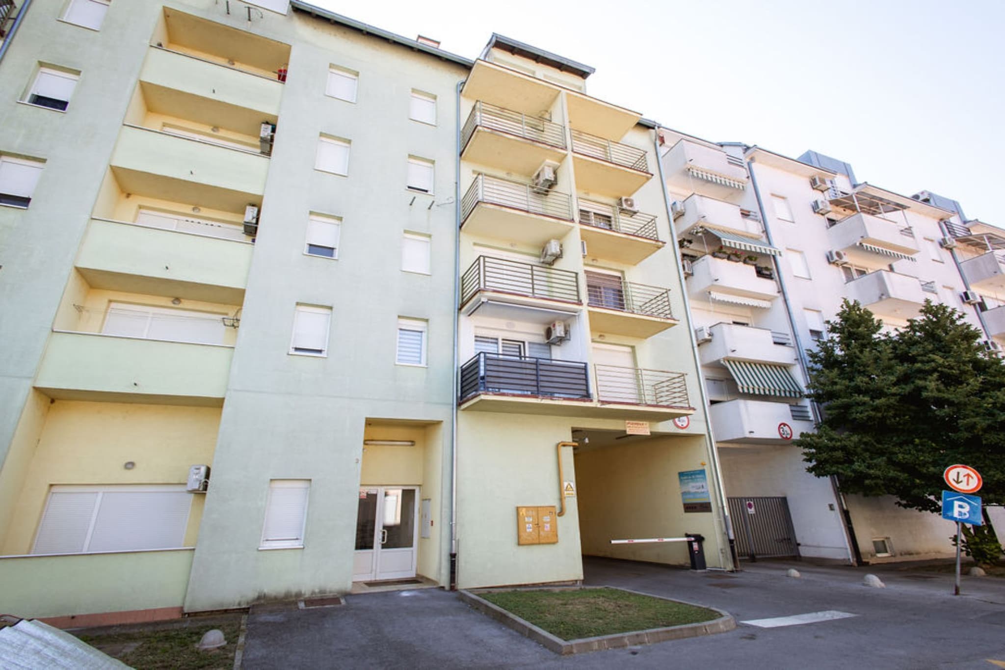 Stylish Apartments with Osijek Near Top Attractions - Standard Studio Apartment  - Maks 3-Buitenlucht