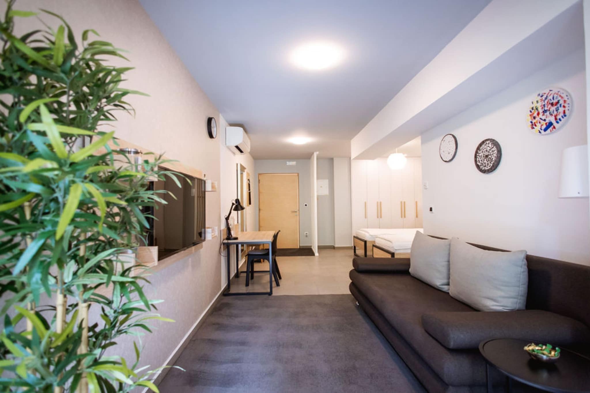 Stylish Apartments with Osijek Near Top Attractions - Standard Studio Apartment  - Maks 3-Woonkamer