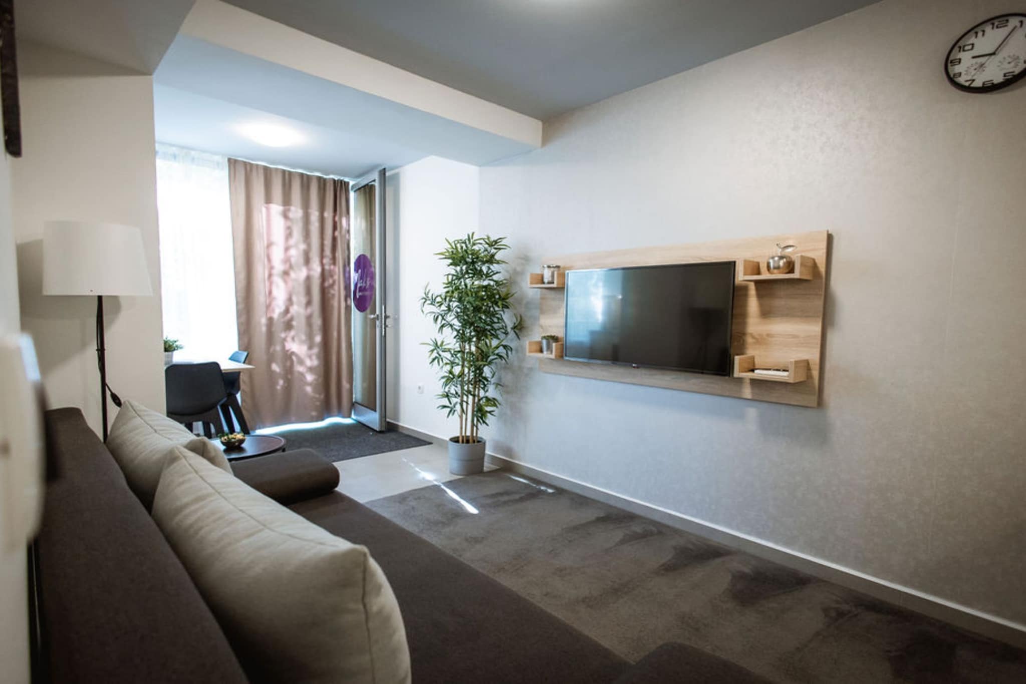 Stylish Apartments with Osijek Near Top Attractions - Standard Studio Apartment  - Maks 3-Woonkamer